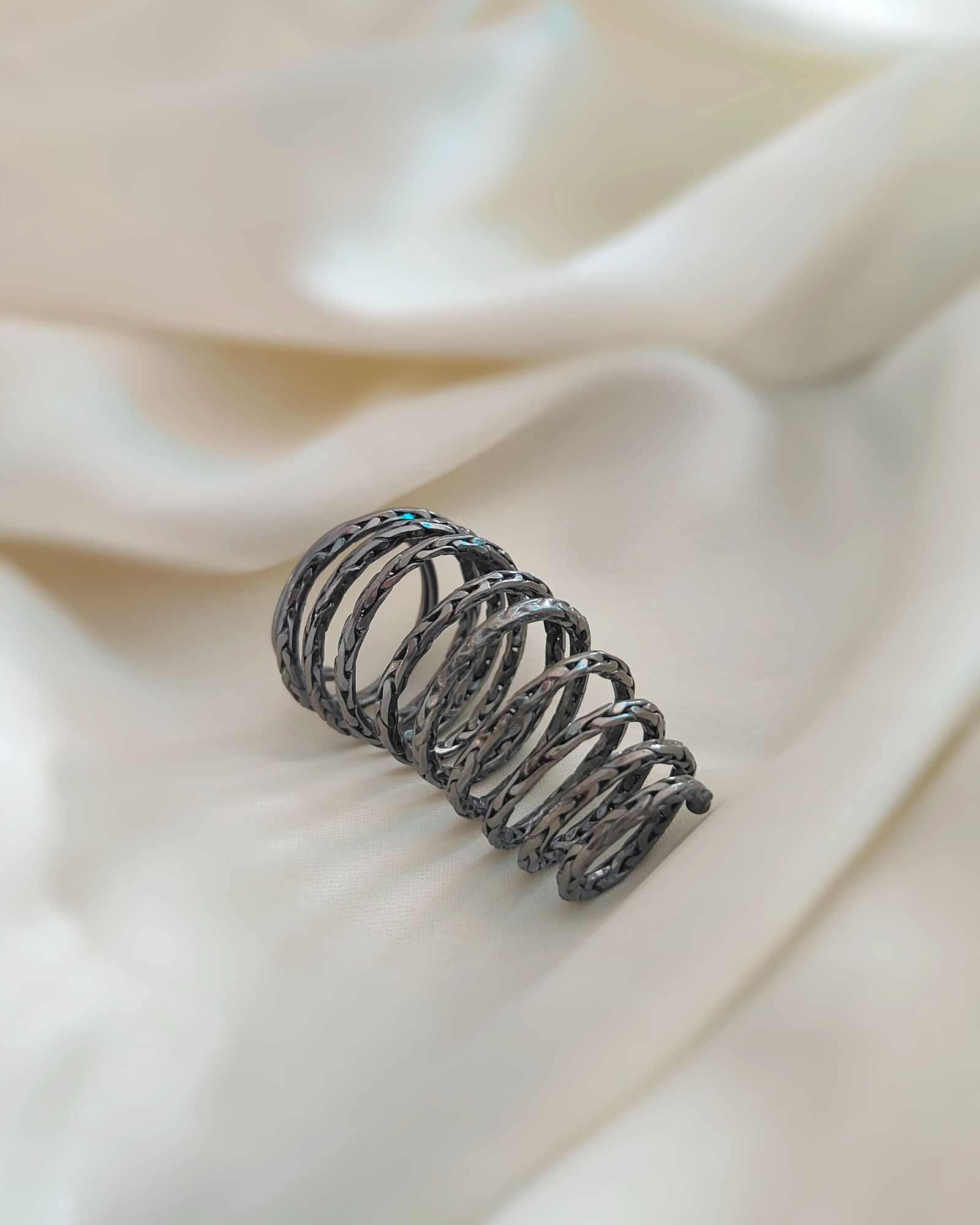 OH! Haute ring in dark