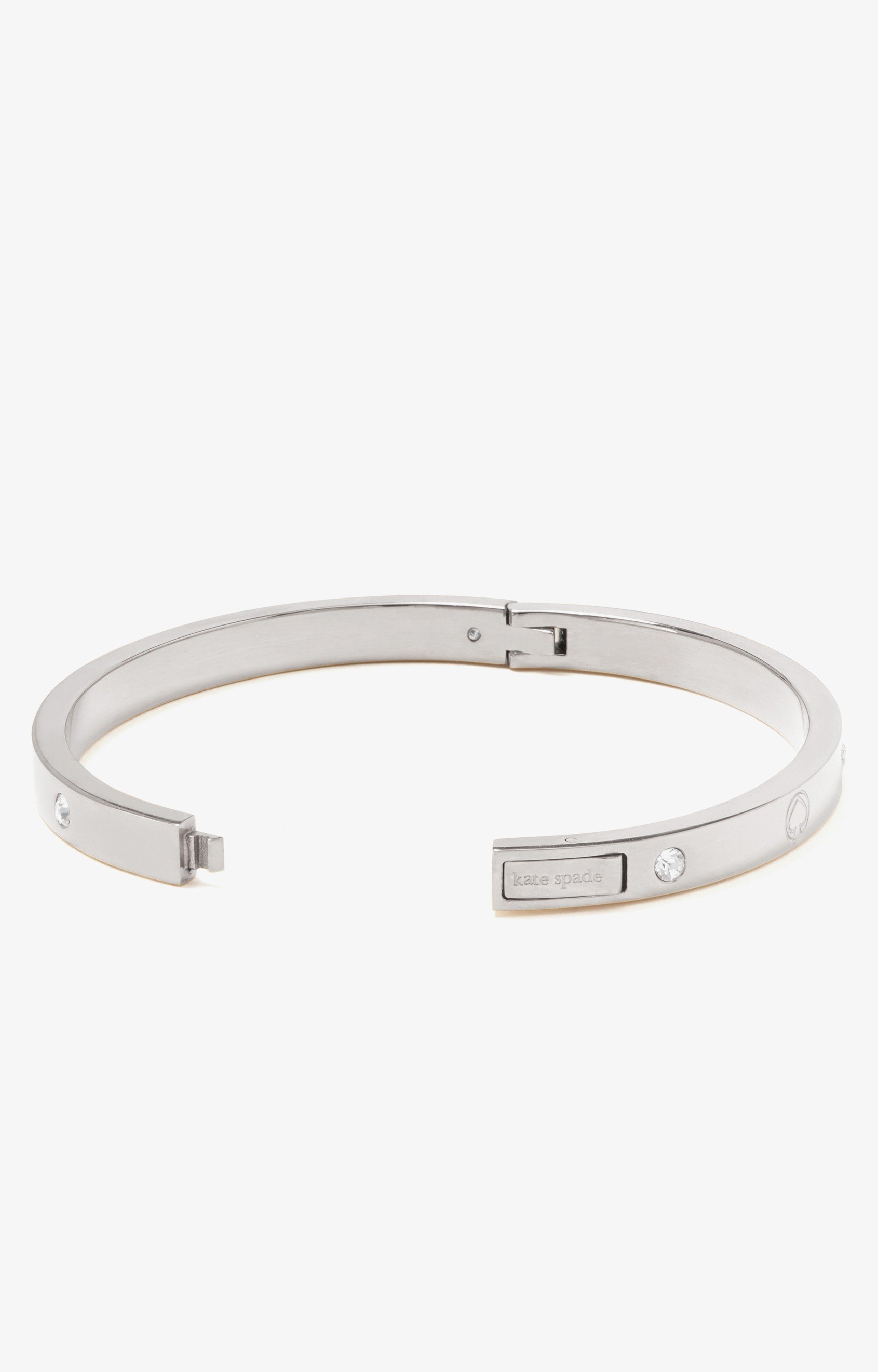 ENGRAVED SPADE BANGLE