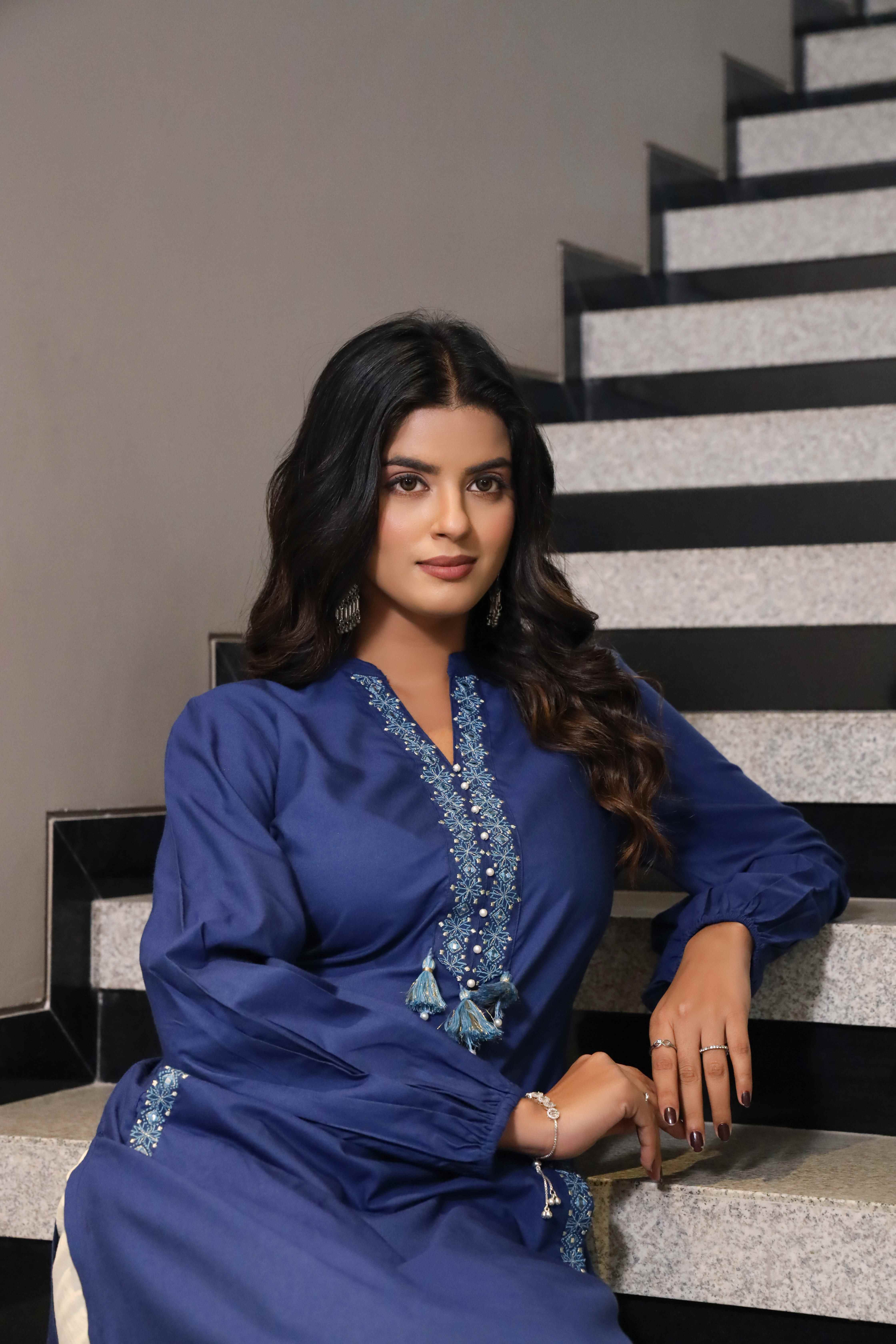 WOMEN'S TEAL EMBROIDERED KURTA