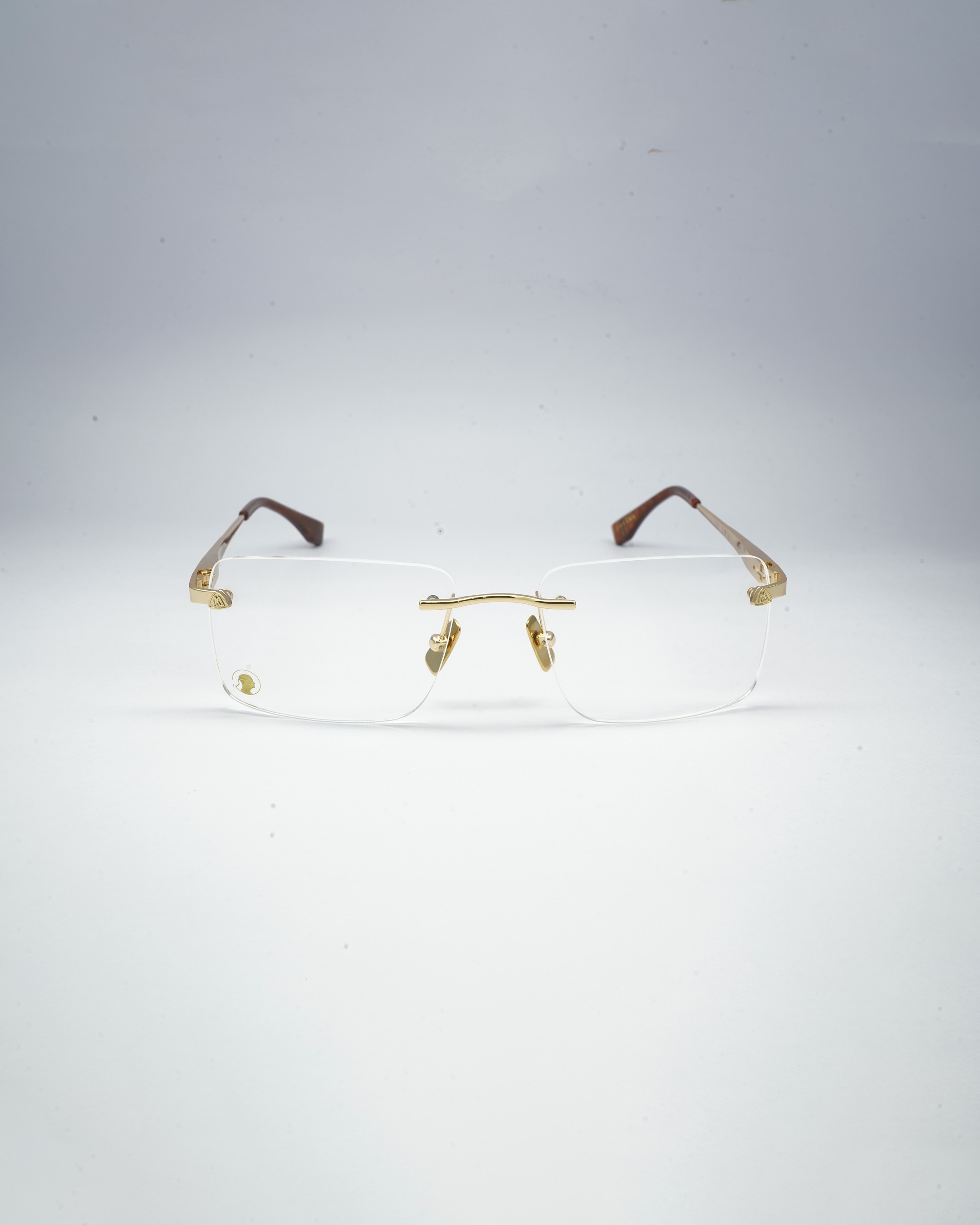 Yang Gold. Spectacles