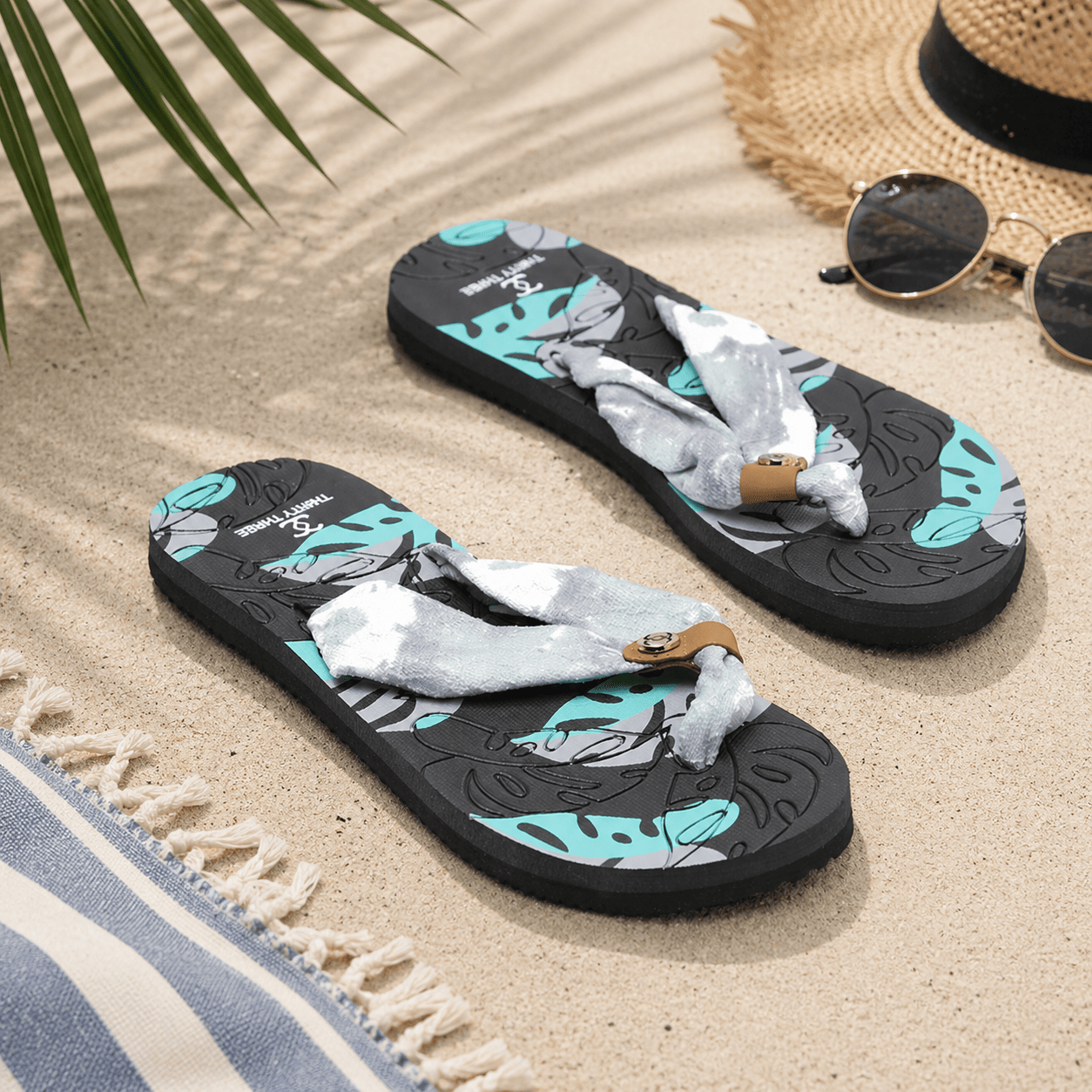 MAISON KITSUNE Teal and Gray Tropical Print Flip-Flops Women Tropical Print Soft Fabric Strap Flip-Flops Grey  main image 3