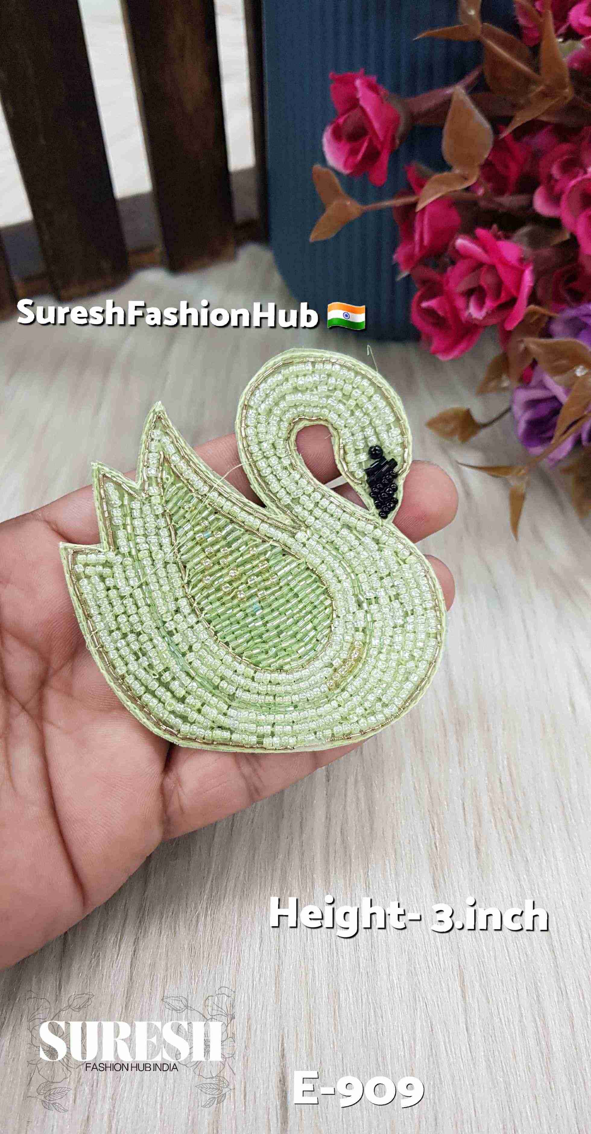 Pista Right Facing Swan Patch – E-909