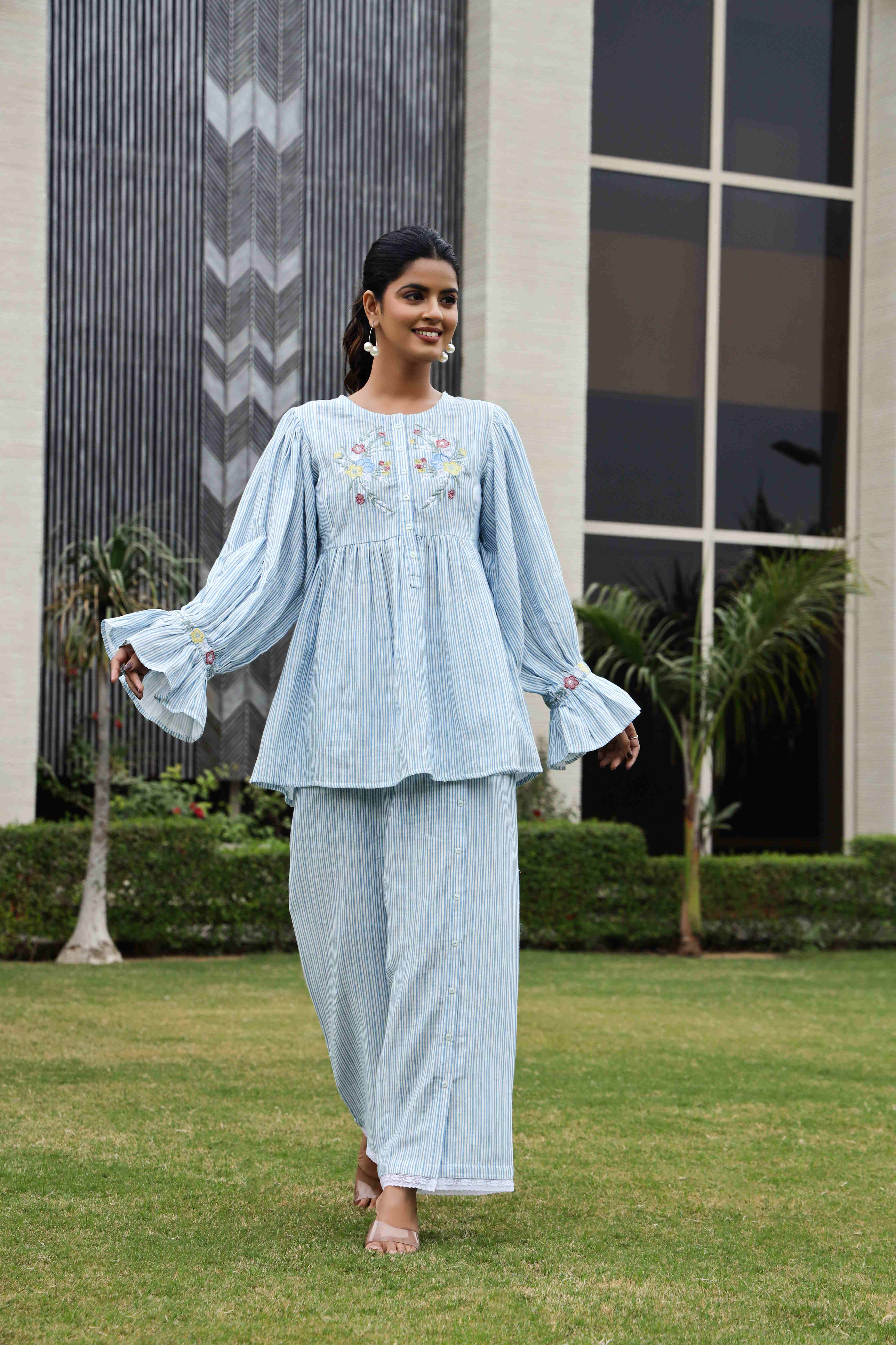 WOMEN'S EMBROIDERED WHITE & BLUE YARN DYED CO-ORD SET