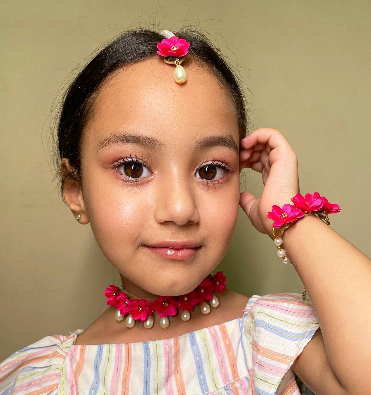 Lime By Manika | Noor Flower Necklace, Bracelet & Manng Teeka Set - Magenta Pink undefined