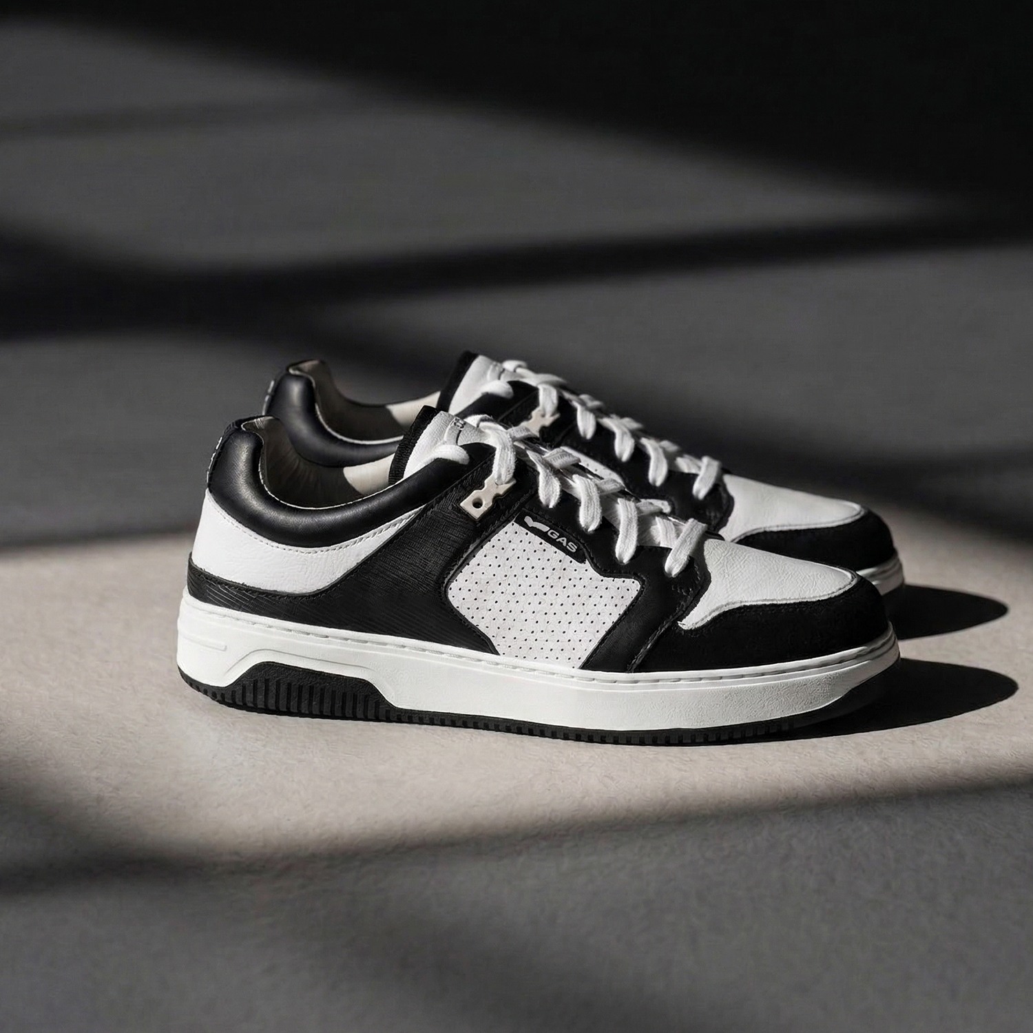 Men Respiro White Black Sneakers