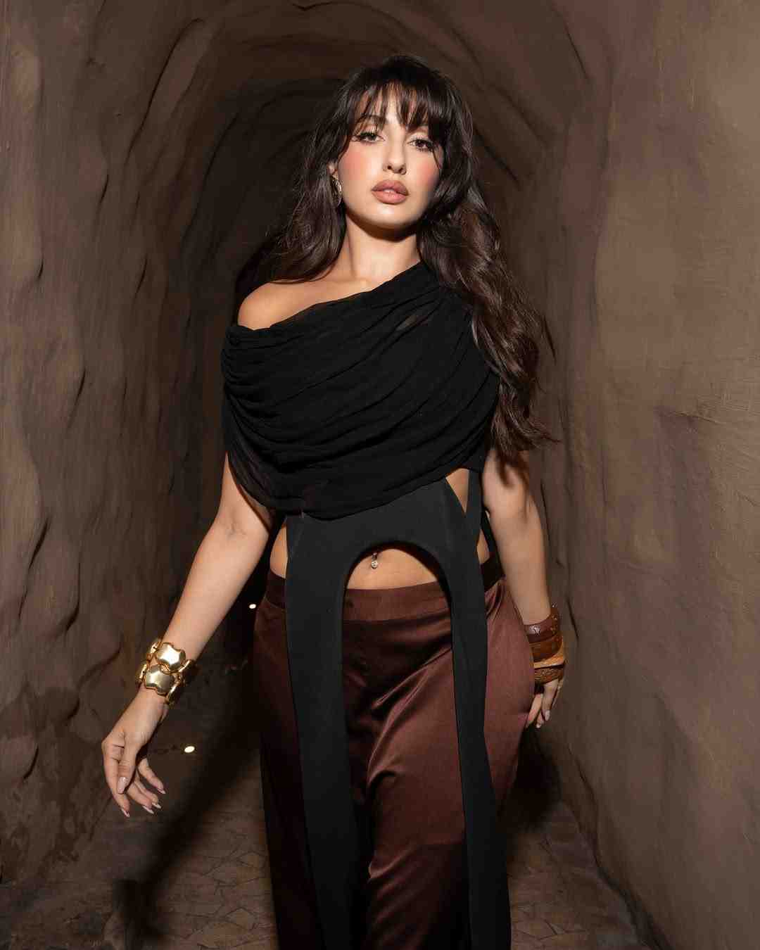 Black U-Shpaed Cowl Top with Low Crotch Mocha Brown Pants