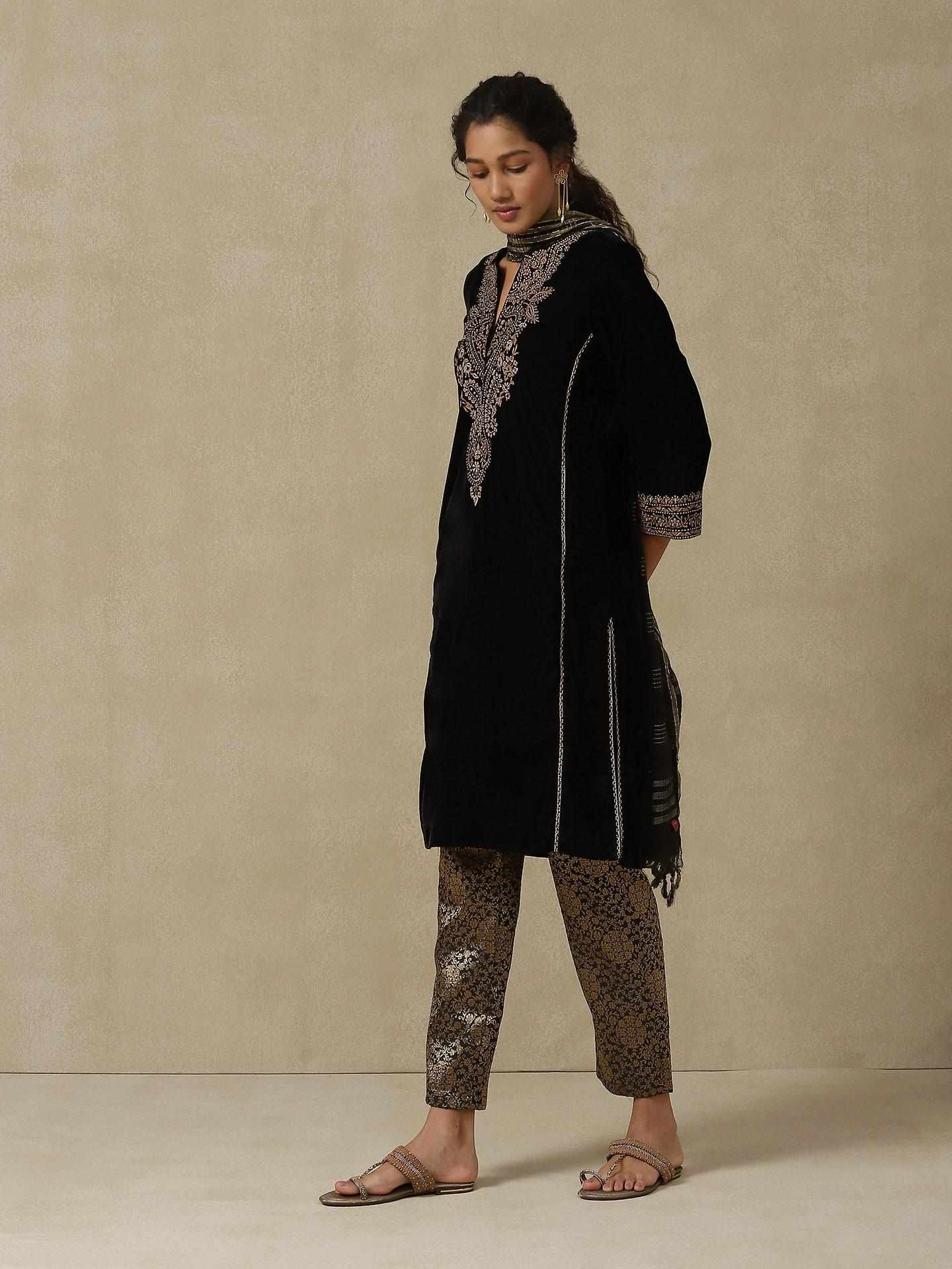 Black Nyasa Suit Set