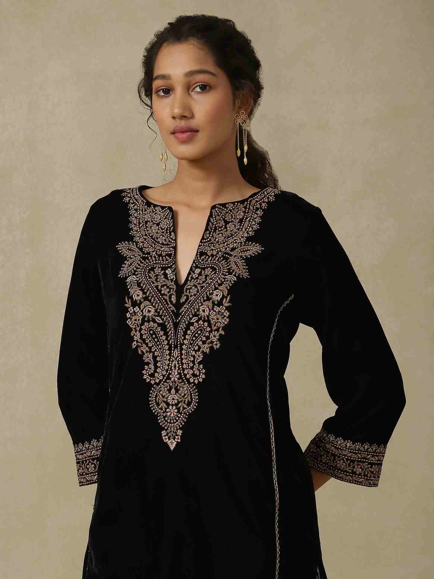 Black Nyasa Suit Set