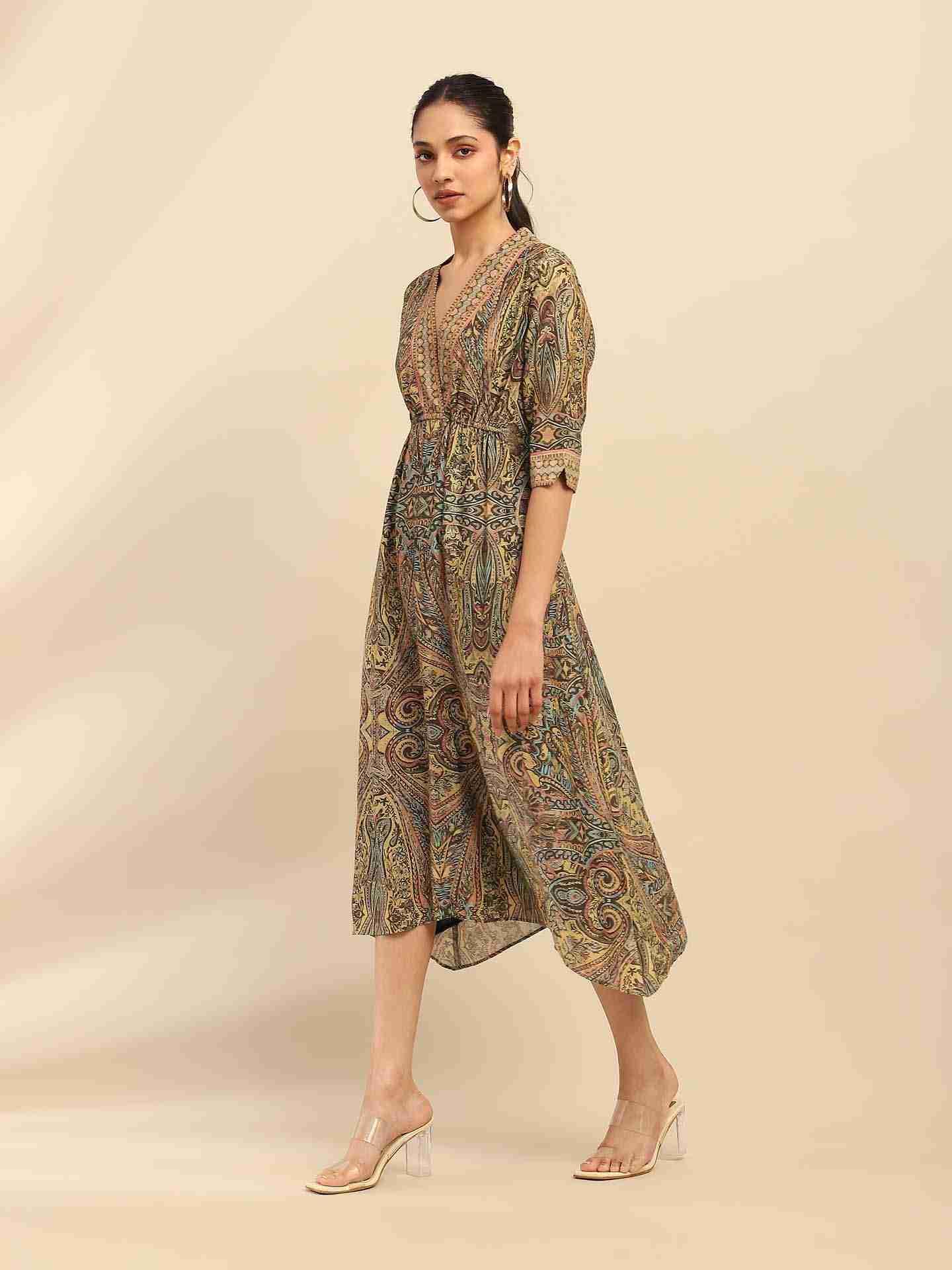 Black Tasavur Midi Dress