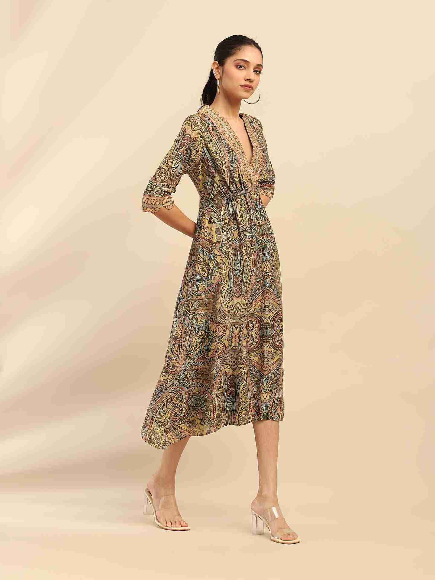 Black Tasavur Midi Dress