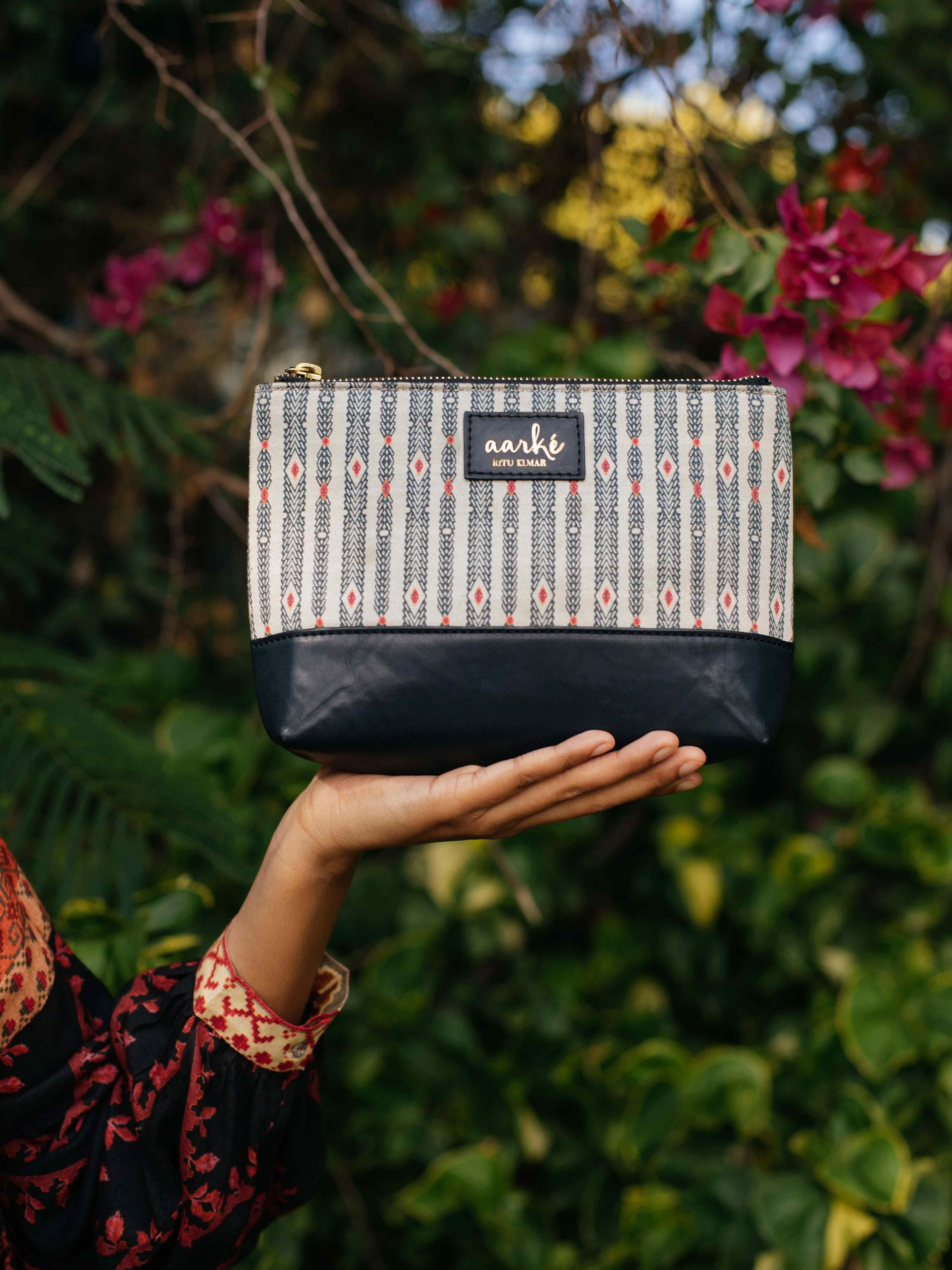 Black Iraq Pouch