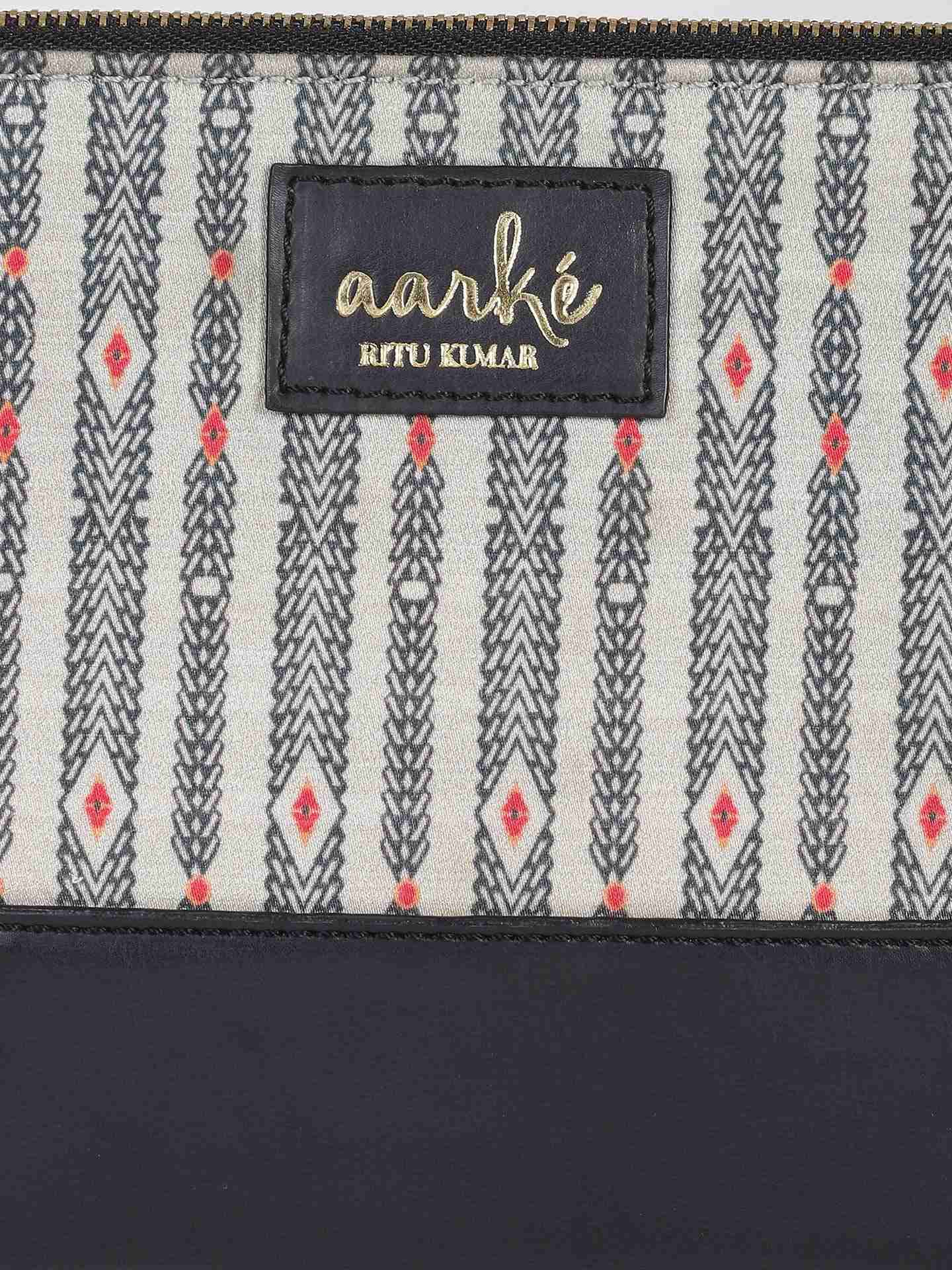 Black Iraq Pouch