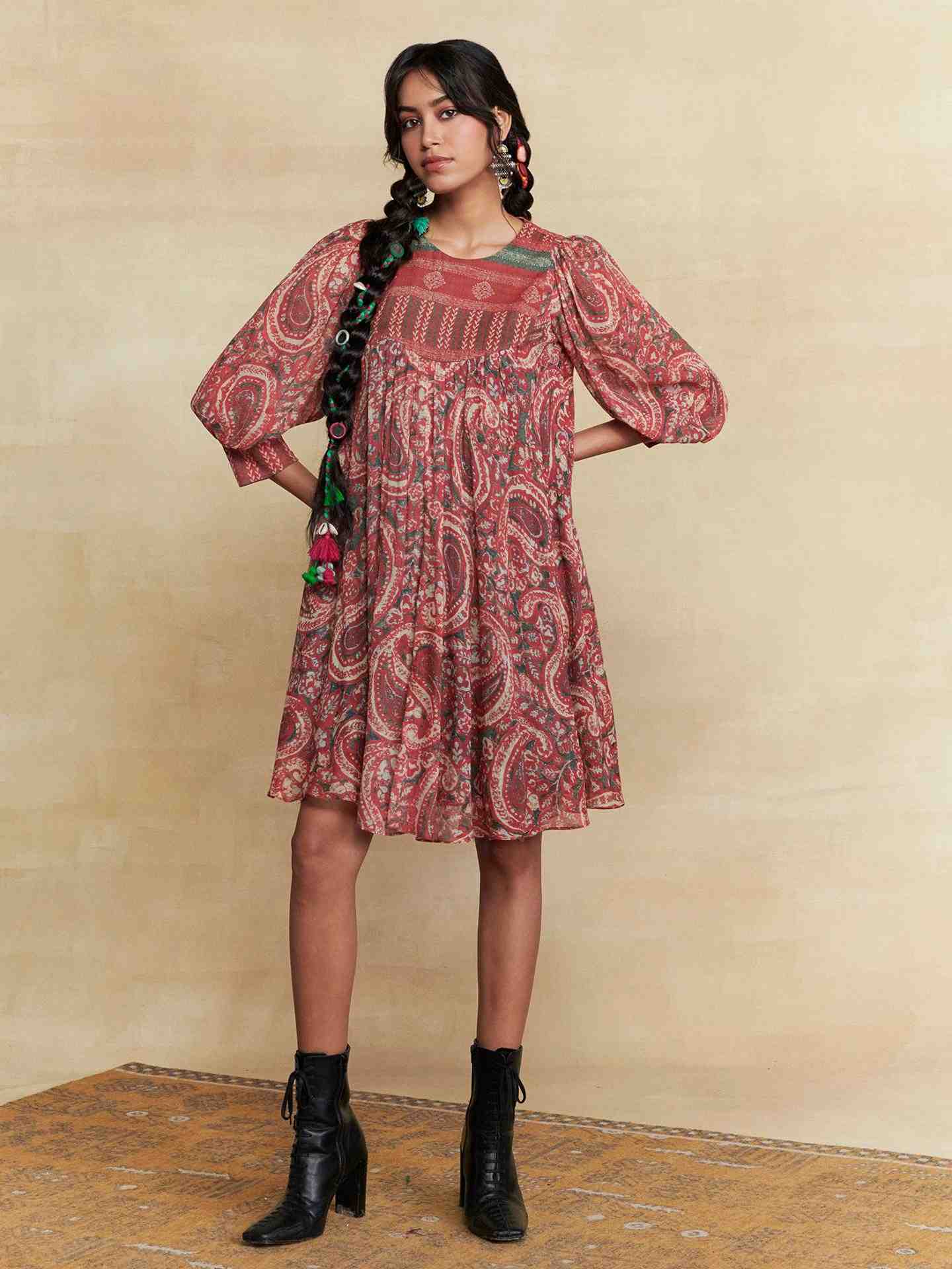 Red Pashmina
 Short Dress