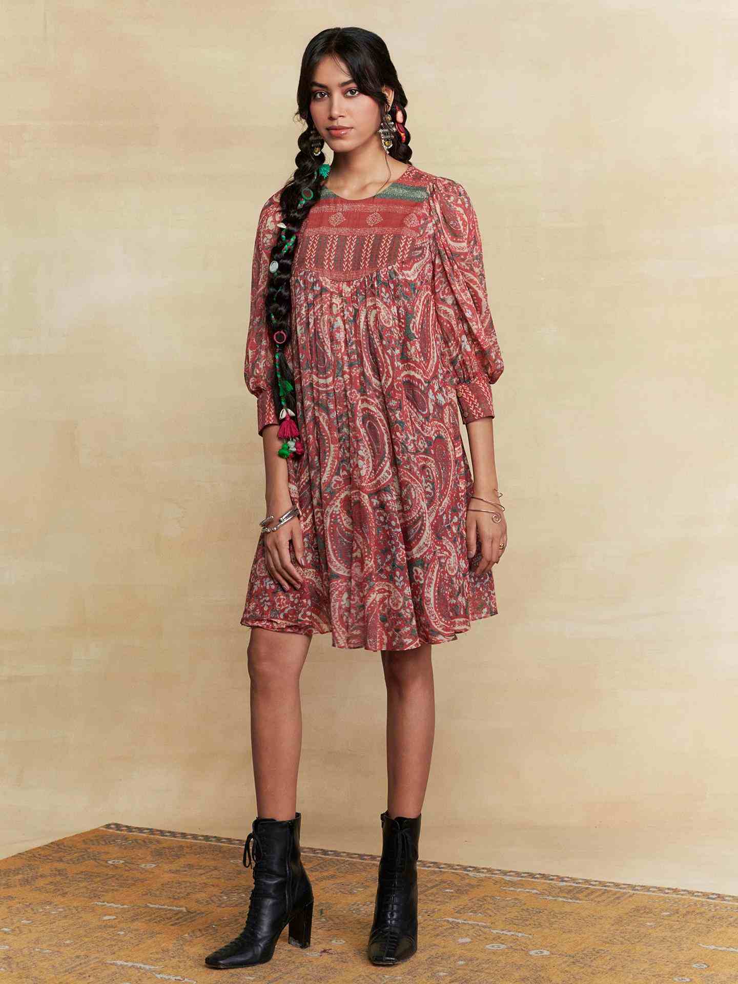 Red Pashmina
 Short Dress