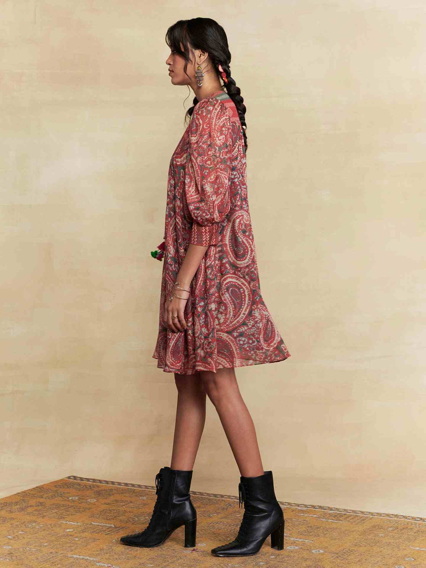 Red Pashmina
 Short Dress