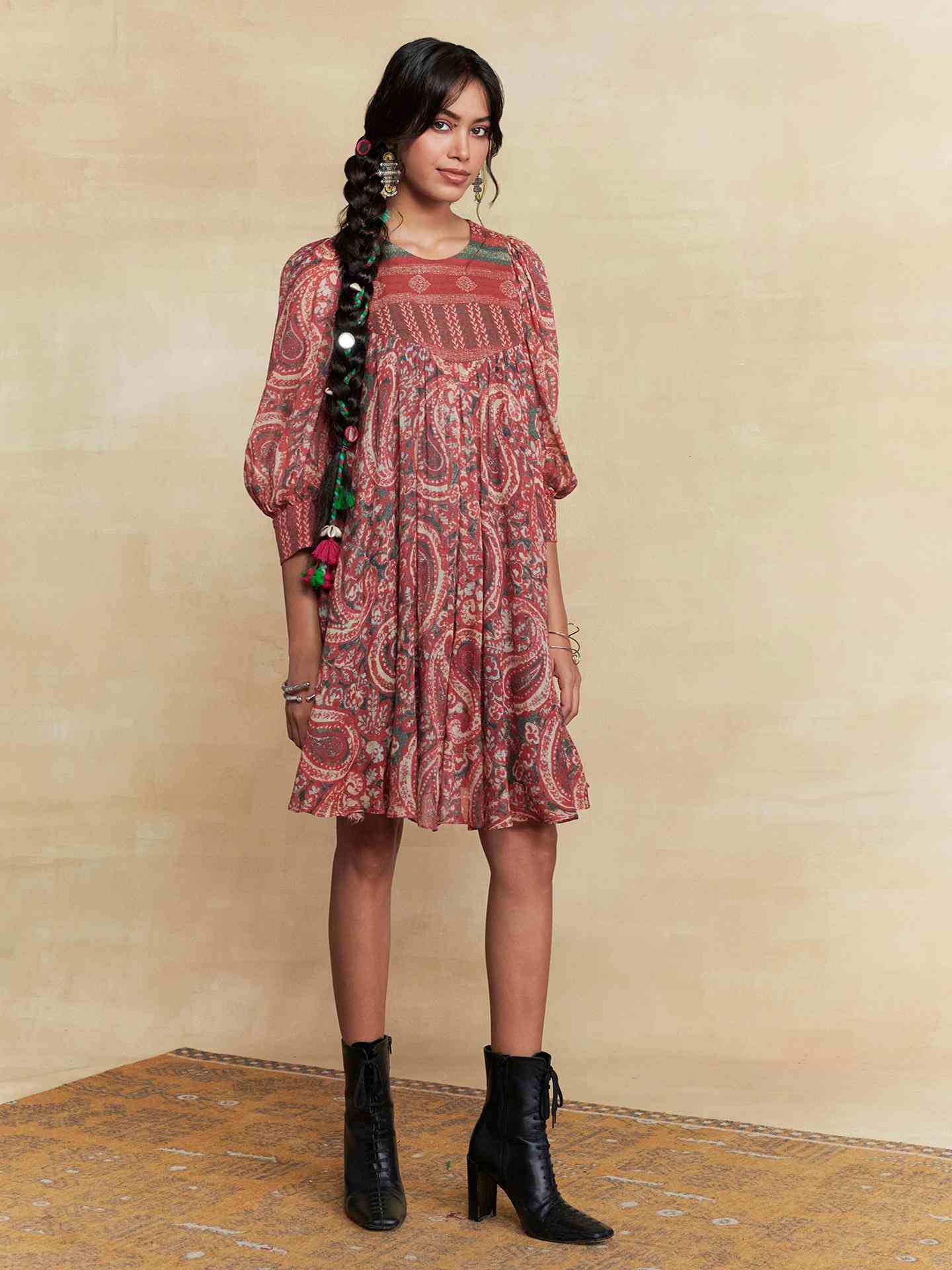Red Pashmina
 Short Dress