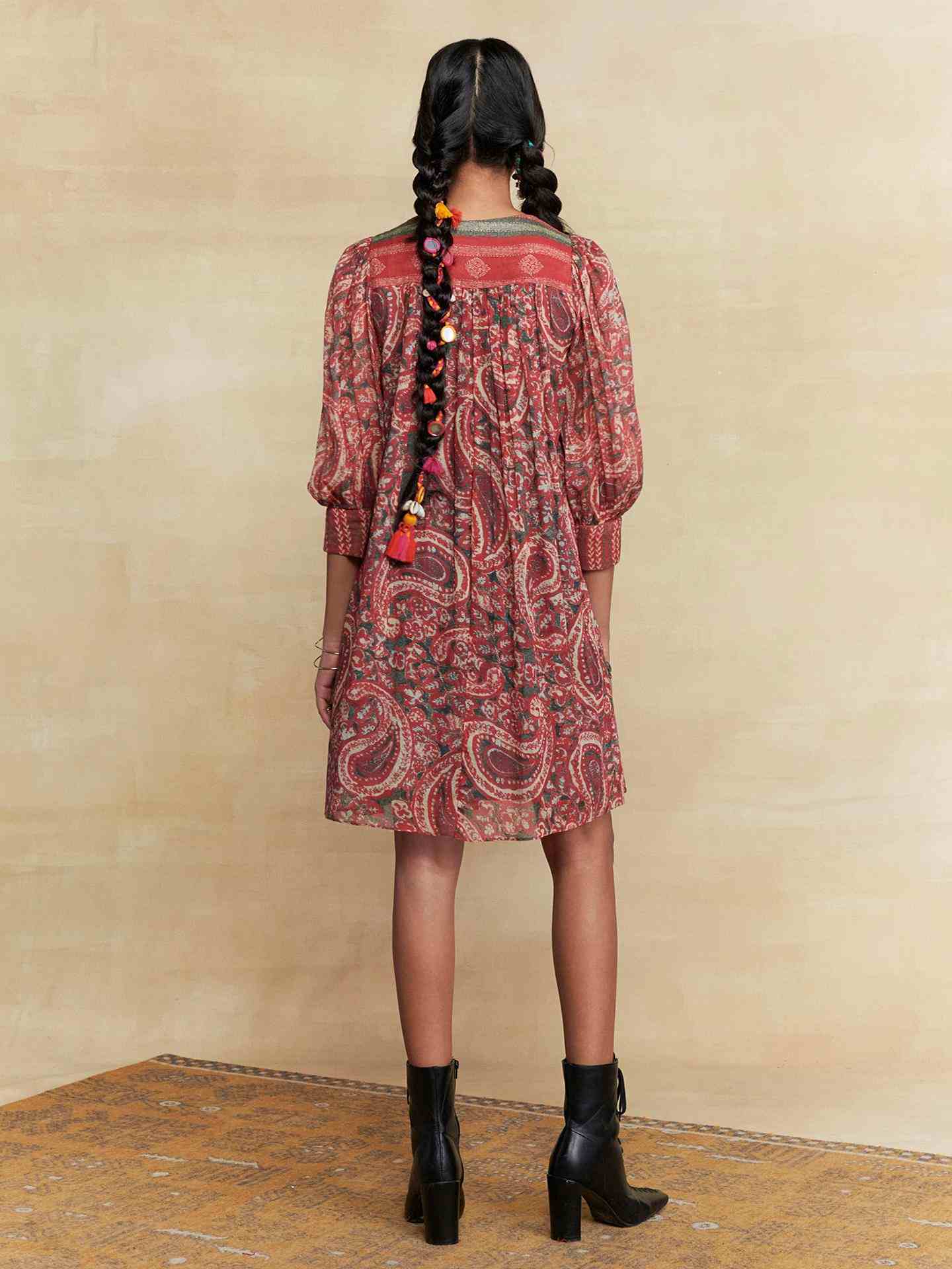 Red Pashmina
 Short Dress
