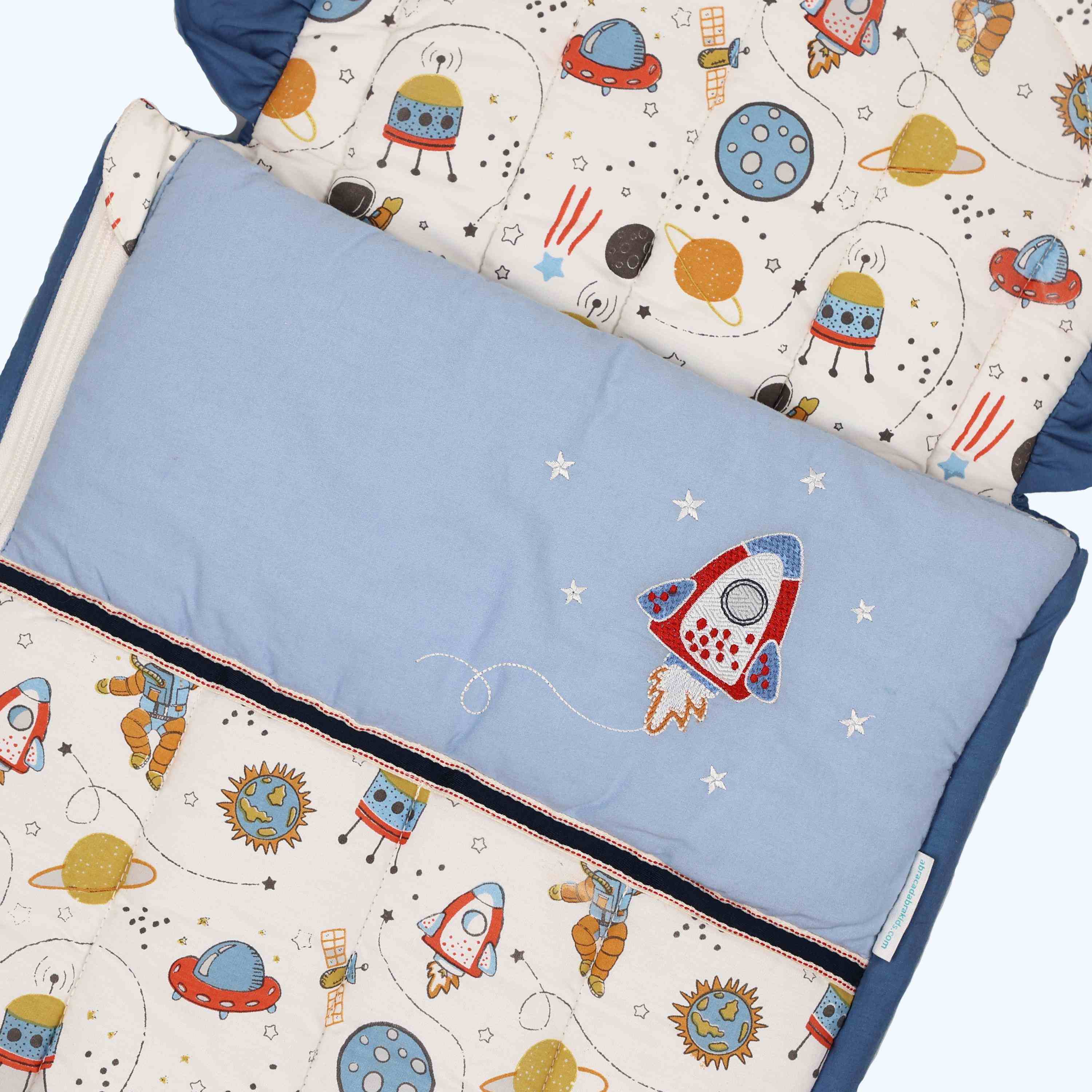 https://cdn.fynd.com/v2/falling-surf-7c8bb8/fyprod/wrkr/products/pictures/item/free/original/abracadabra/ABRA2030/3/7wTvt77IUi-493659187-04.jpg