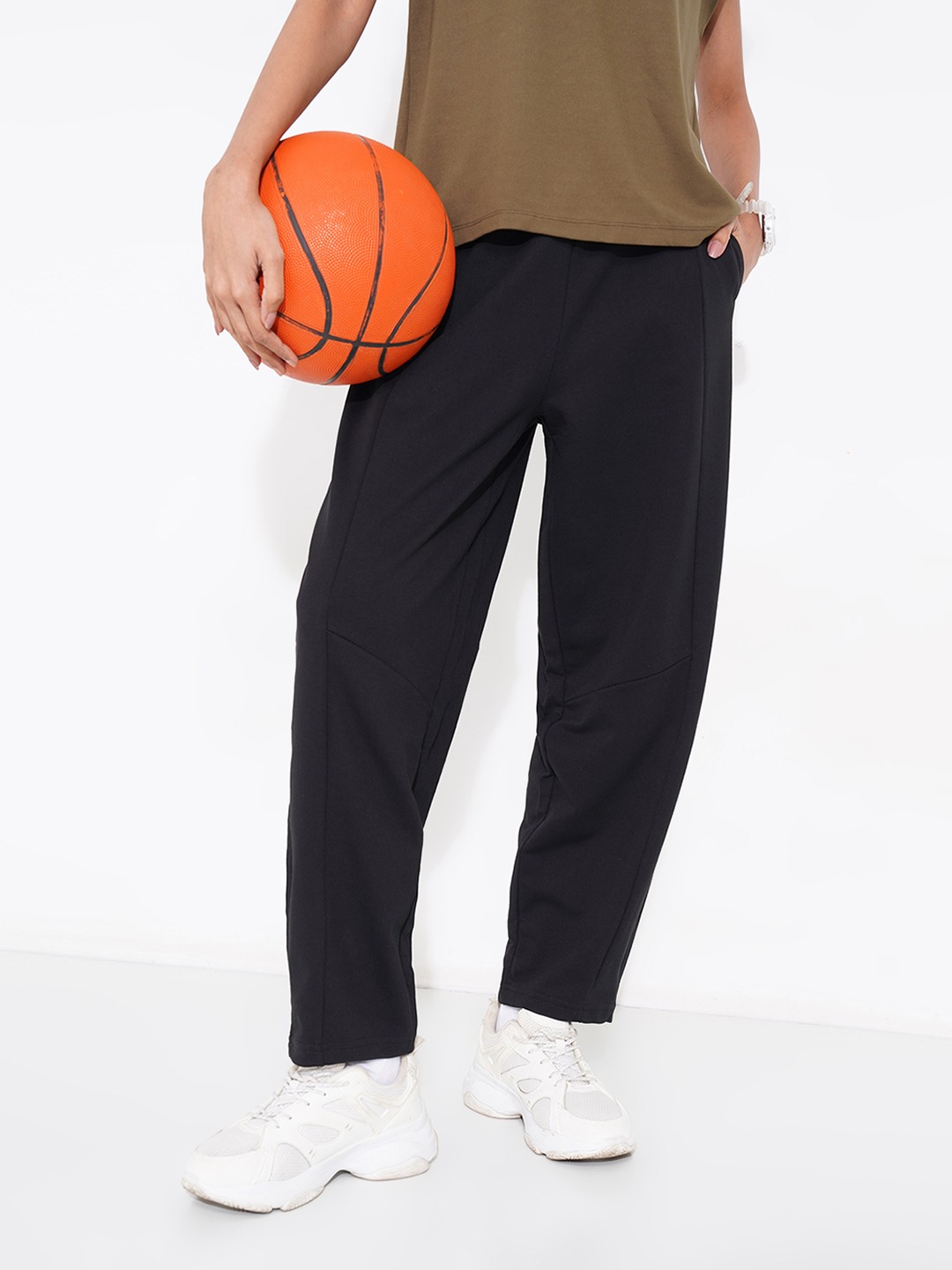 BlackTrackpants