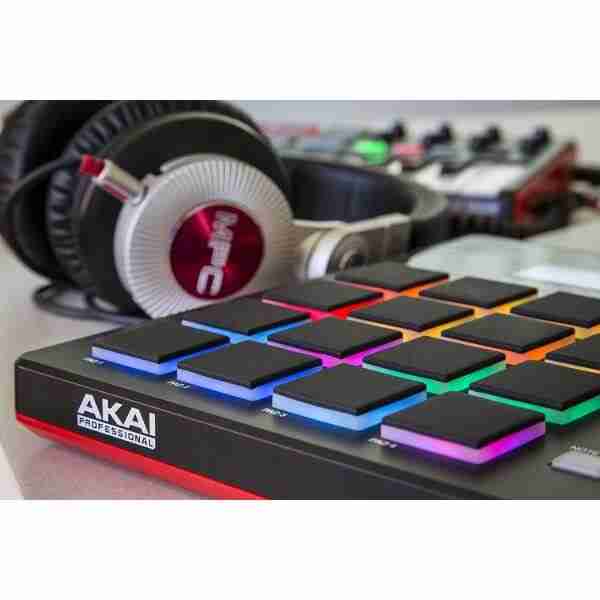 Akai Professional MPD226 USB MIDI Pad Controller with 16 RGB Pads