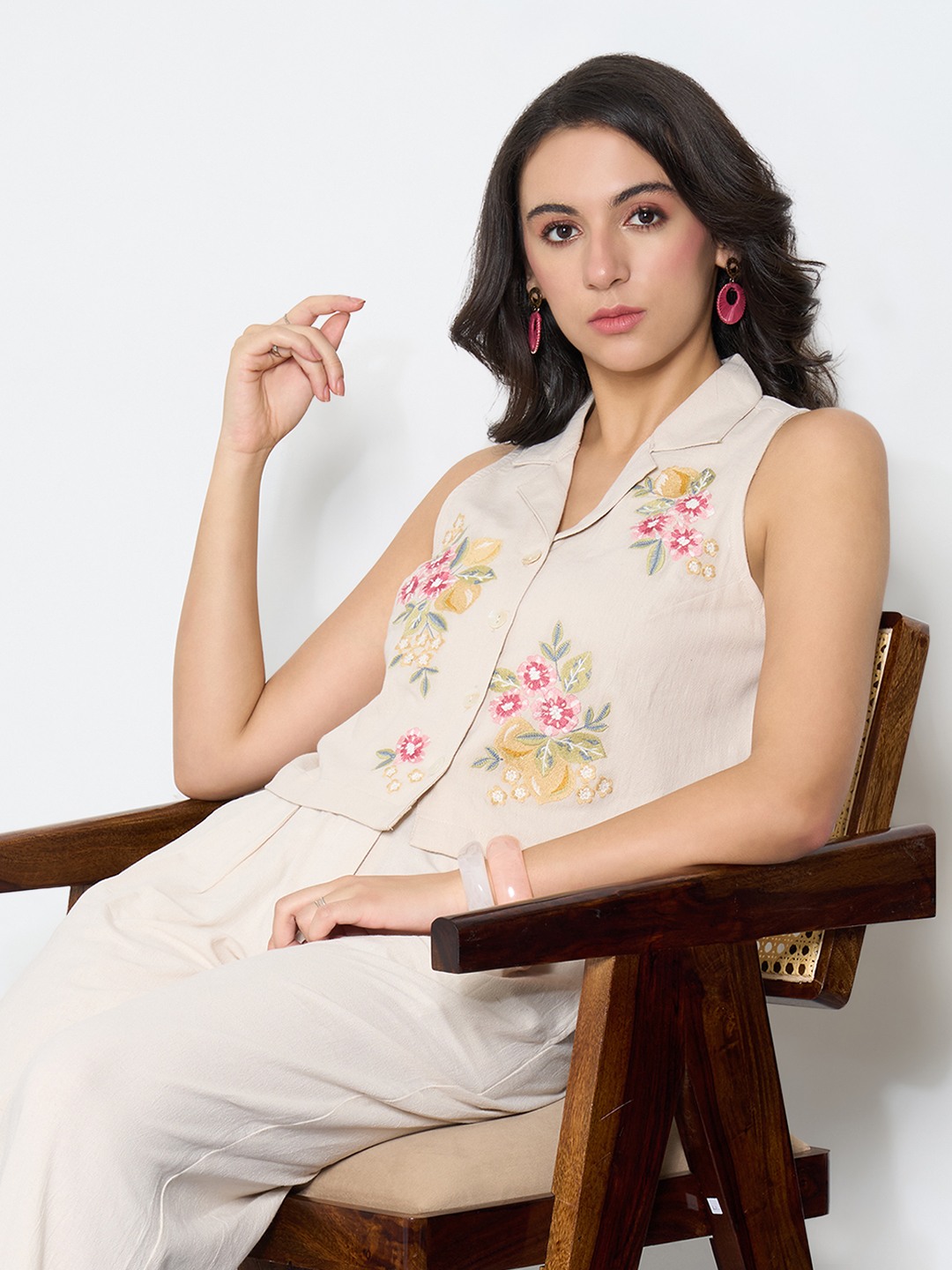 Cream Floral Embroidered Cropped Sleeveless Shirt