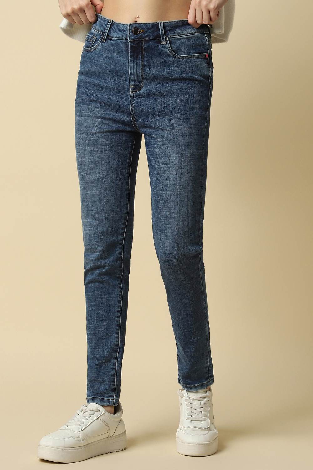 Women Blue Skinny Fit Mid Wash Jeans
