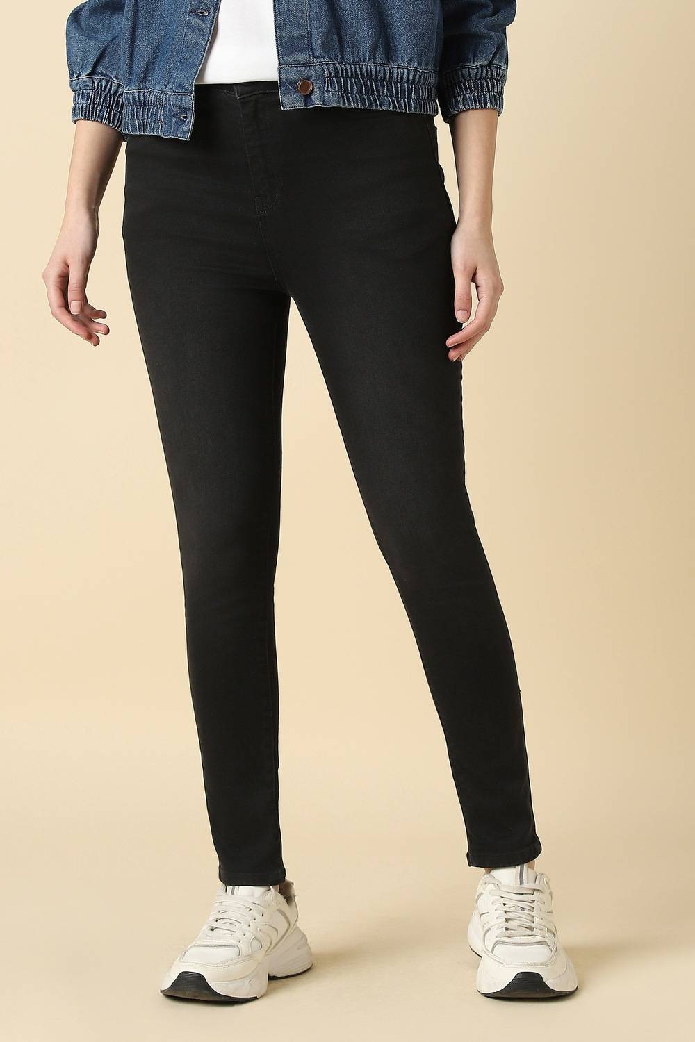 Women Black Dark Wash Jeans