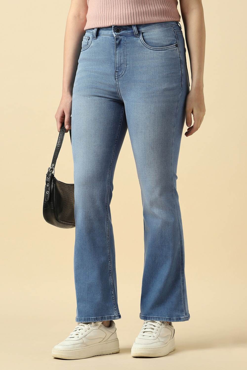Women Light Blue Light Wash Jeans