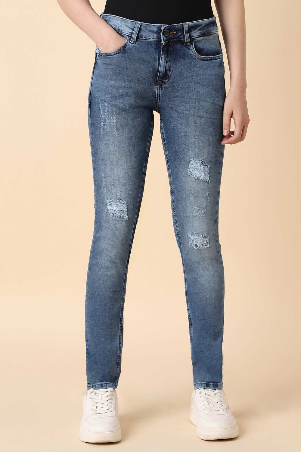 Women Blue Slim Fit Light Wash Jeans