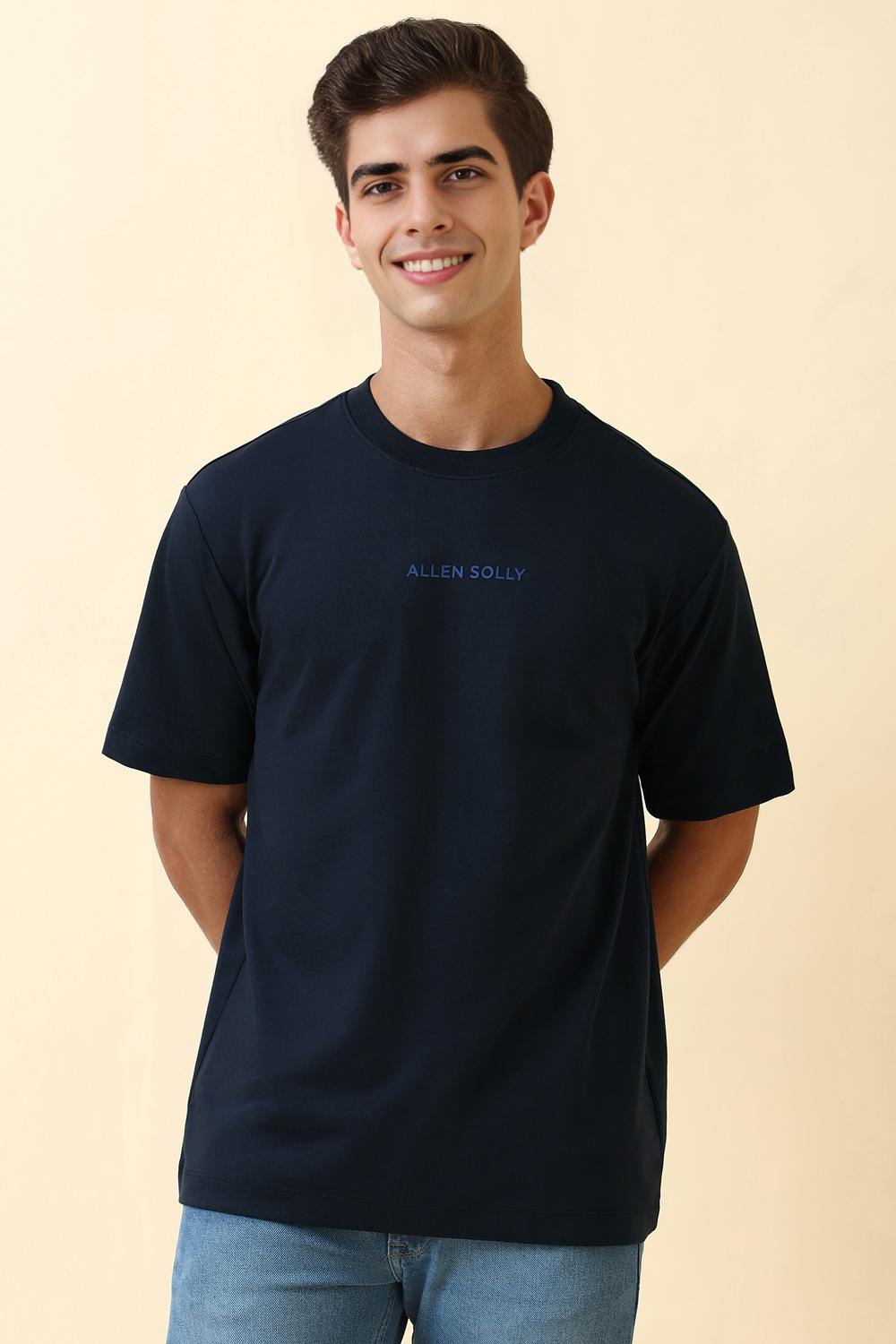 Men Navy Solid Crew Neck T-shirt