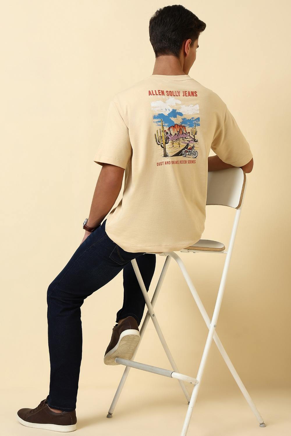 Men Beige Graphic Print Crew Neck T-shirt