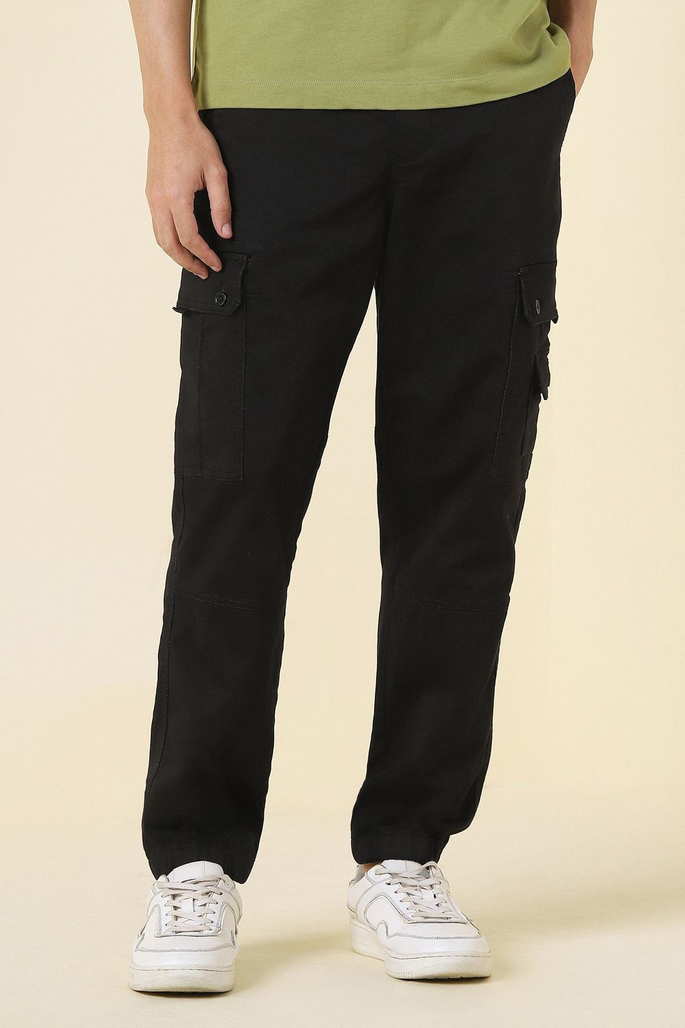 Men Solid Black Jogger Pants