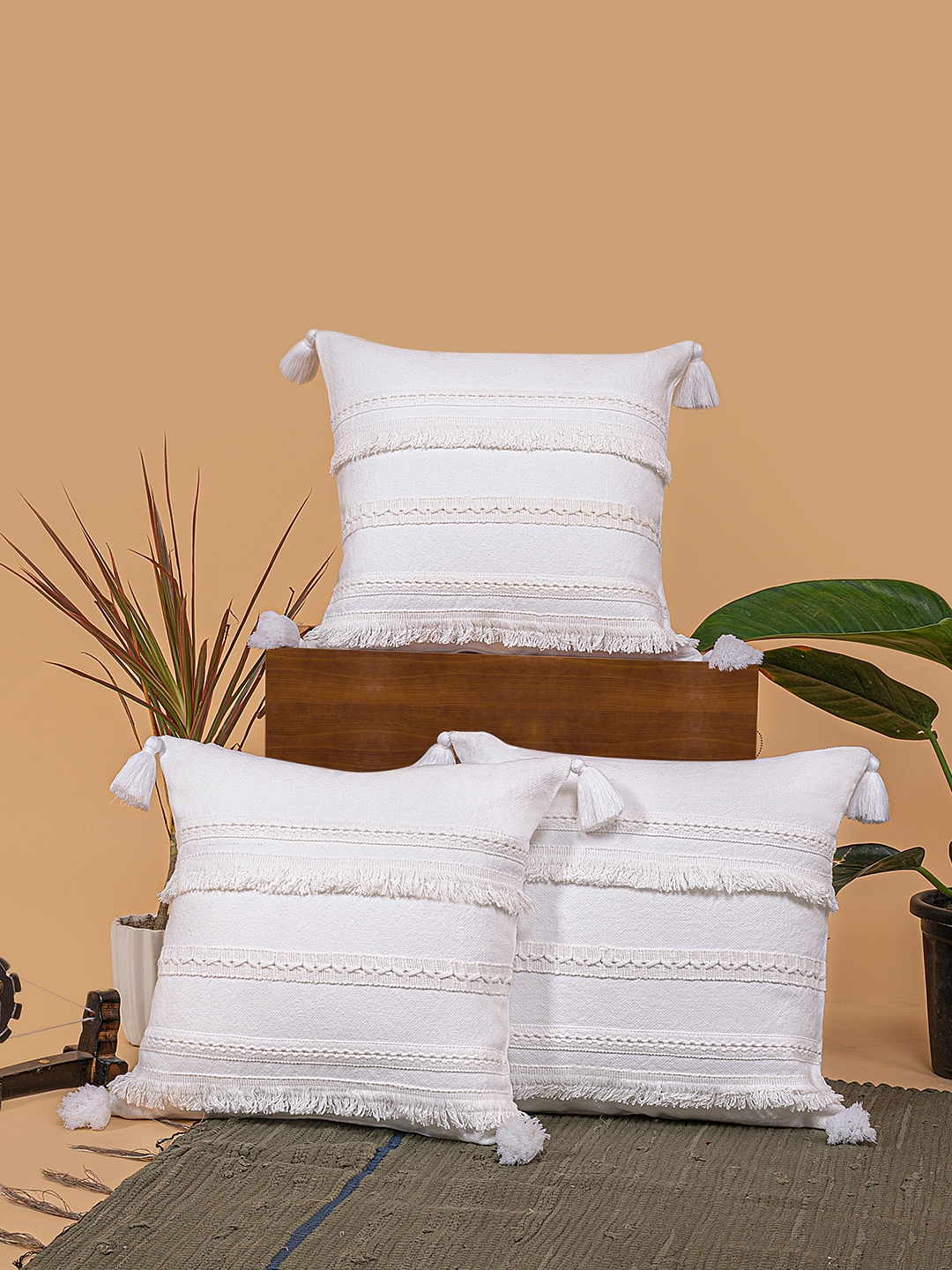 Pack of 3 White lace detailed cushion cover