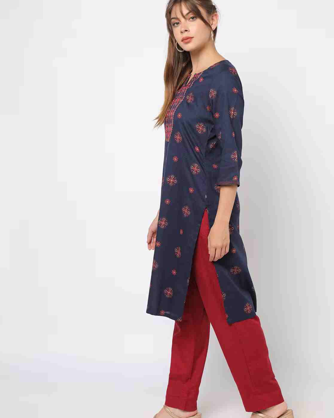 AVAASA MIX N' MATCH | Straight Kurta with Embroidered Yoke|1