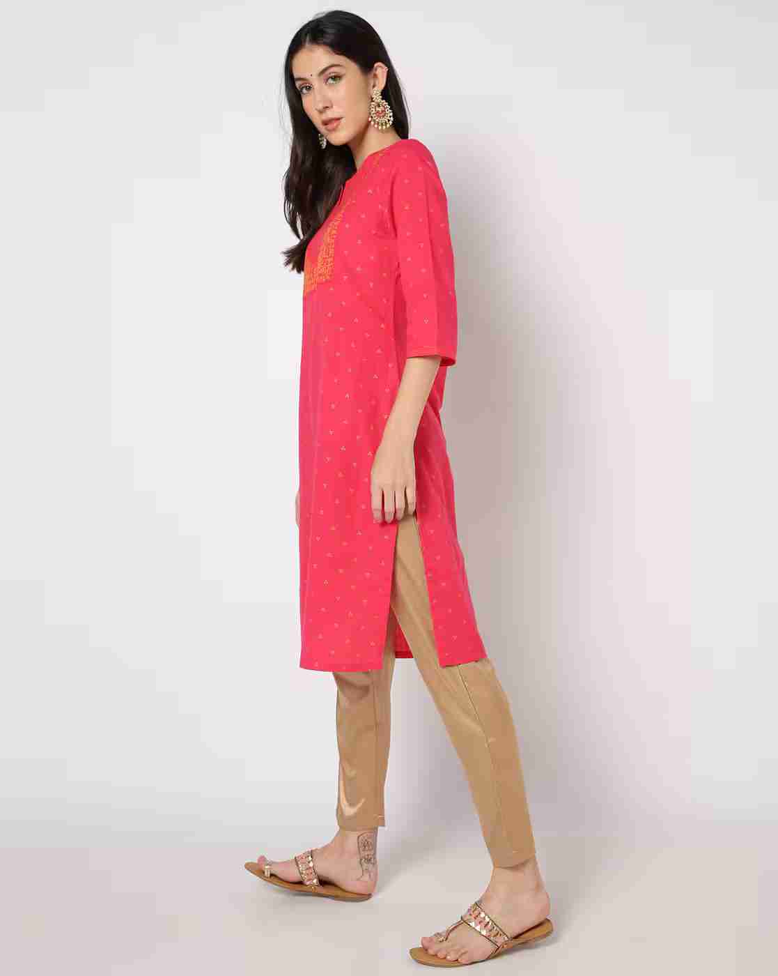 AVAASA MIX N' MATCH | Straight Kurta with Embroidered Yoke|1