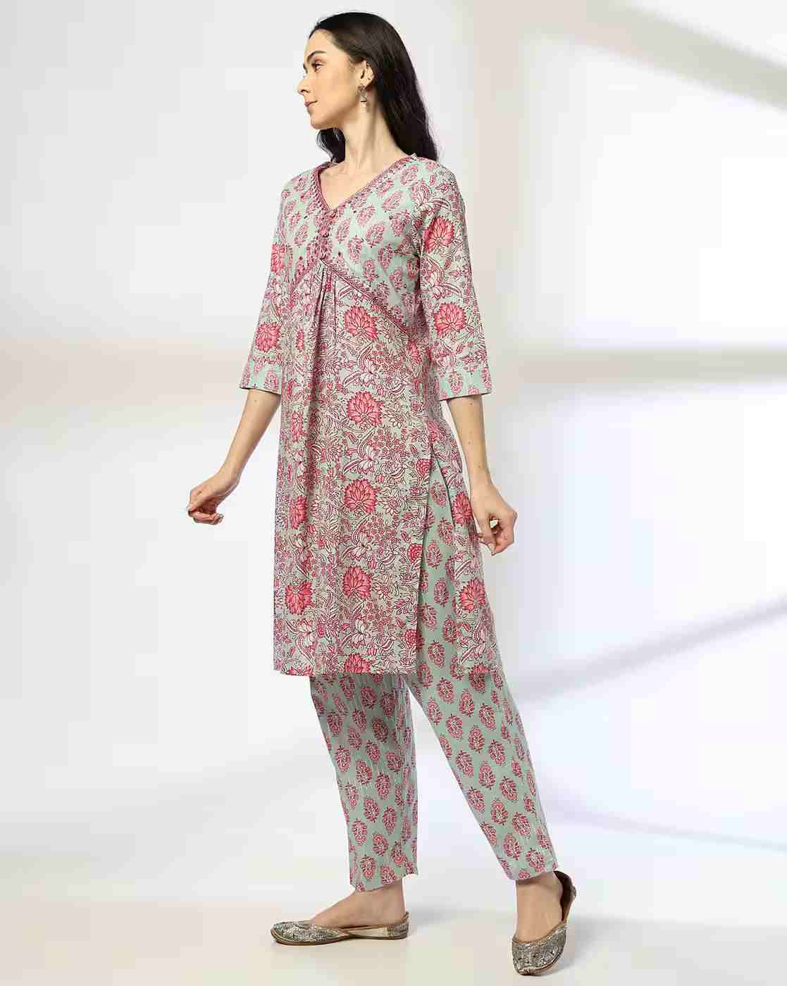 AVAASA MIX N' MATCH | Women Floral Print Straight Kurta & Pant Set|1