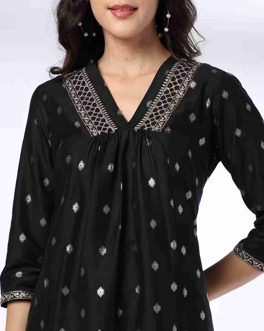 AVAASA MIX N' MATCH | Women Printed V-Neck Straight Kurta|3