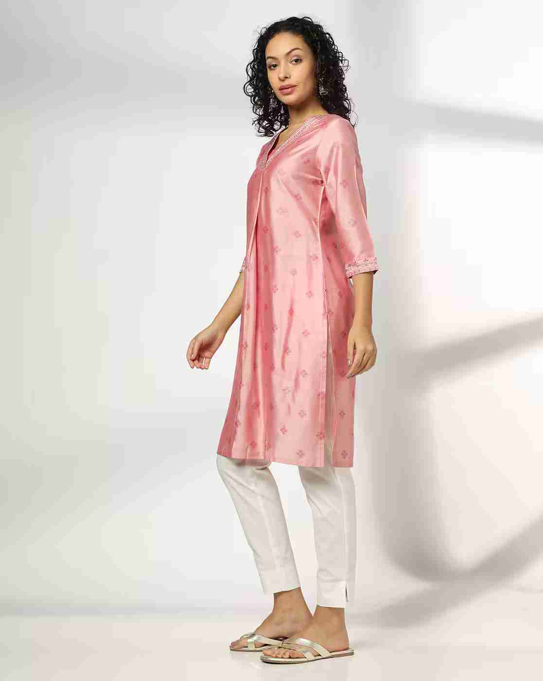 AVAASA MIX N' MATCH | Women Geometric Print V-Neck Straight Kurta|1