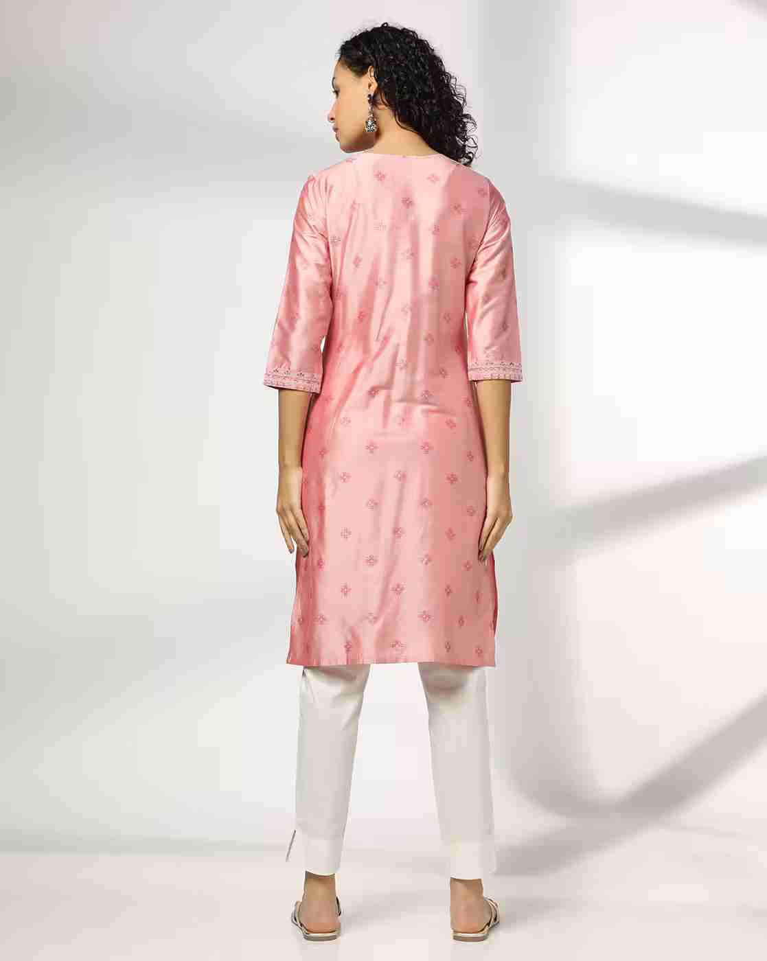 AVAASA MIX N' MATCH | Women Geometric Print V-Neck Straight Kurta|2