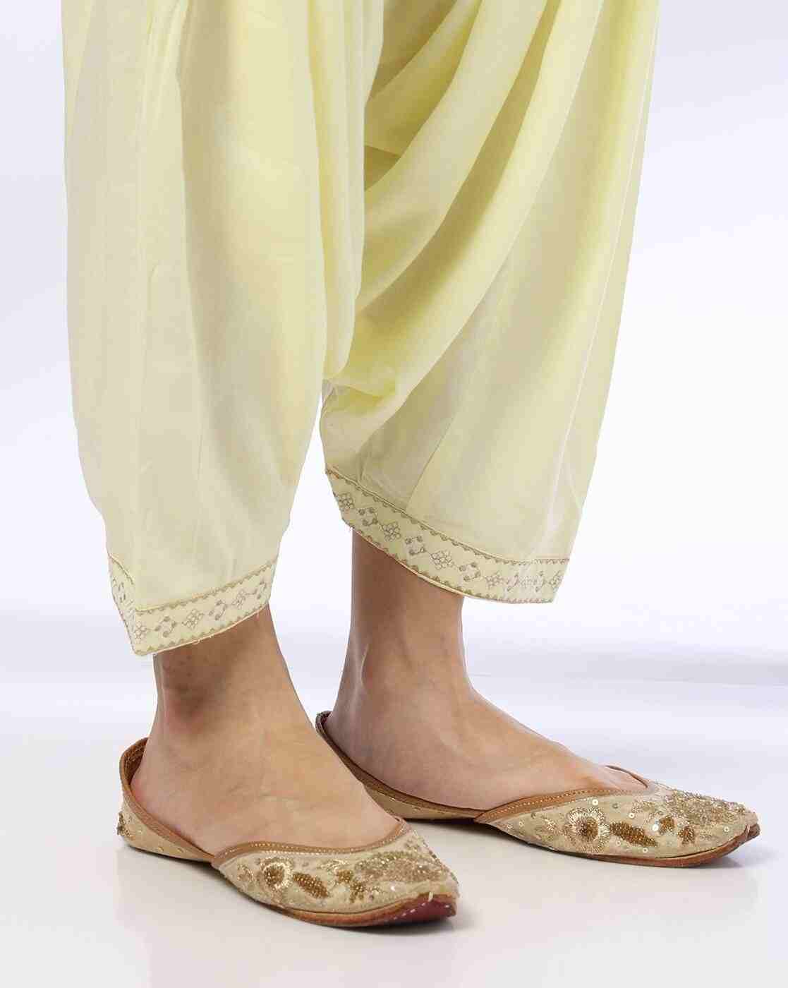 AVAASA SET | Women Floral Print Straight Kurta with Pants & Dupatta|7