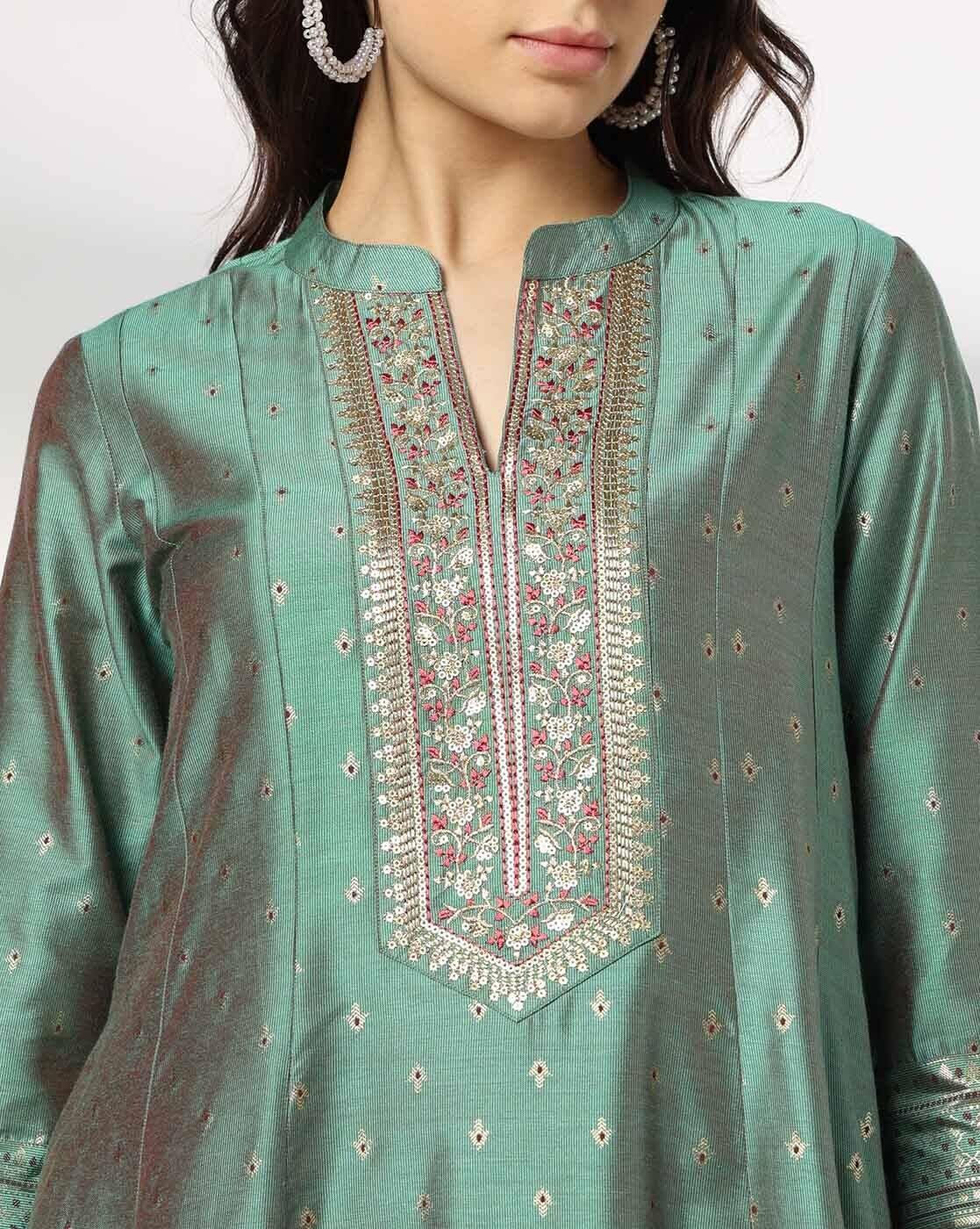 AVAASA SET | Women Embroidered Kurta Set|3