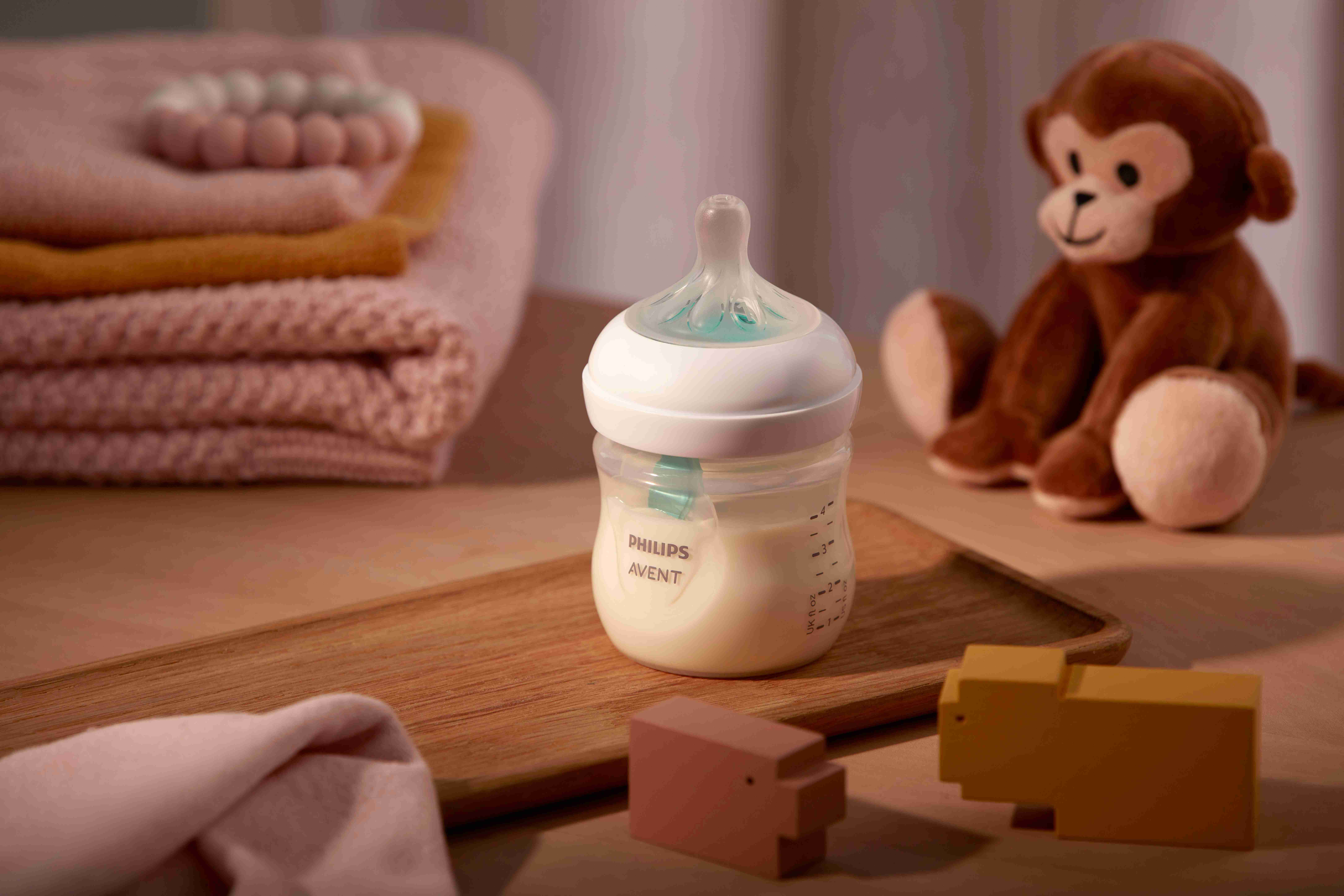 https://cdn.fynd.com/v2/falling-surf-7c8bb8/fyprod/wrkr/products/pictures/item/free/original/avent/SCY670-01/2/9cditm__S7-493771102-03.jpeg