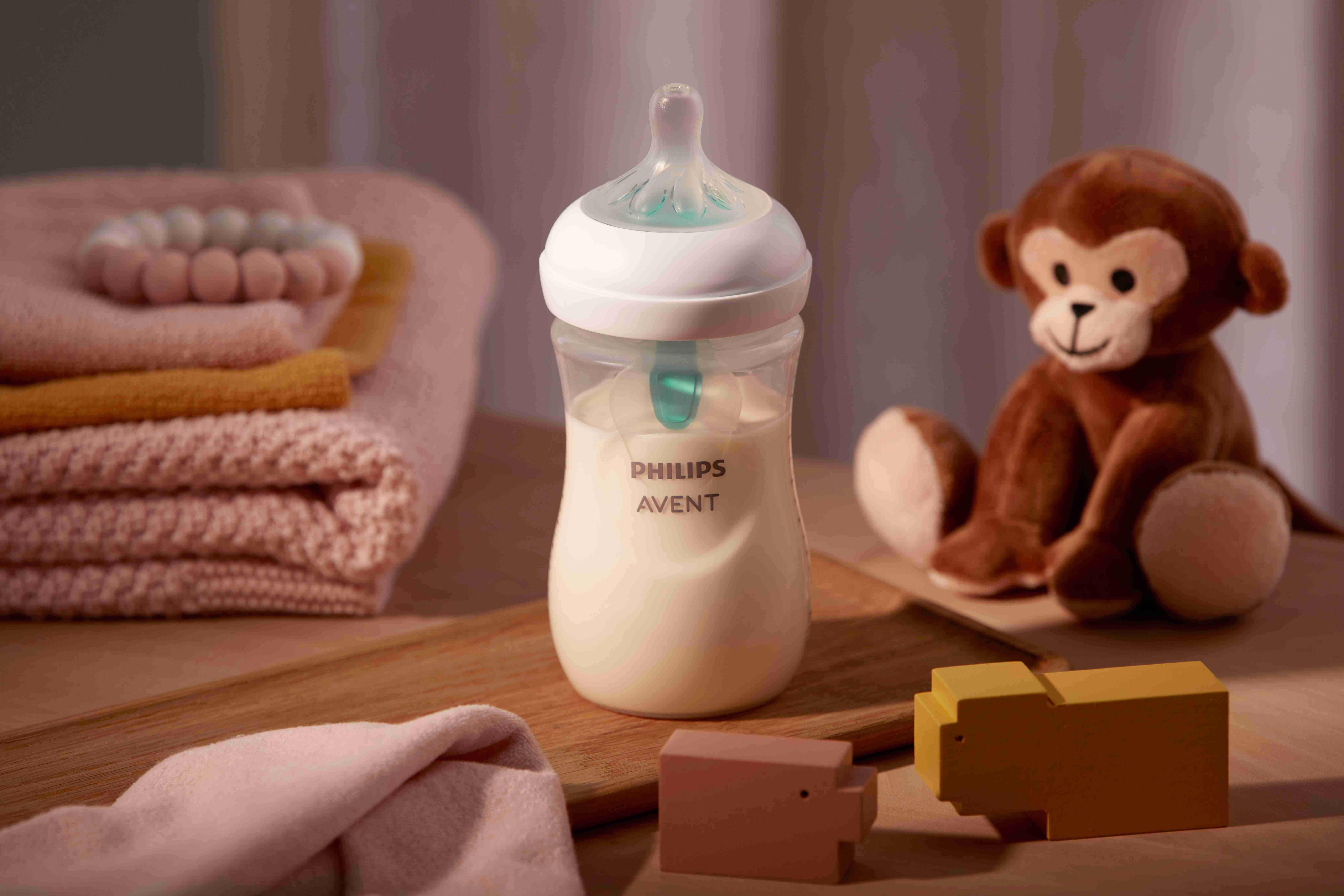 https://cdn.fynd.com/v2/falling-surf-7c8bb8/fyprod/wrkr/products/pictures/item/free/original/avent/SCY673-01/5/R4e6RrclkC-493771103-06.jpeg