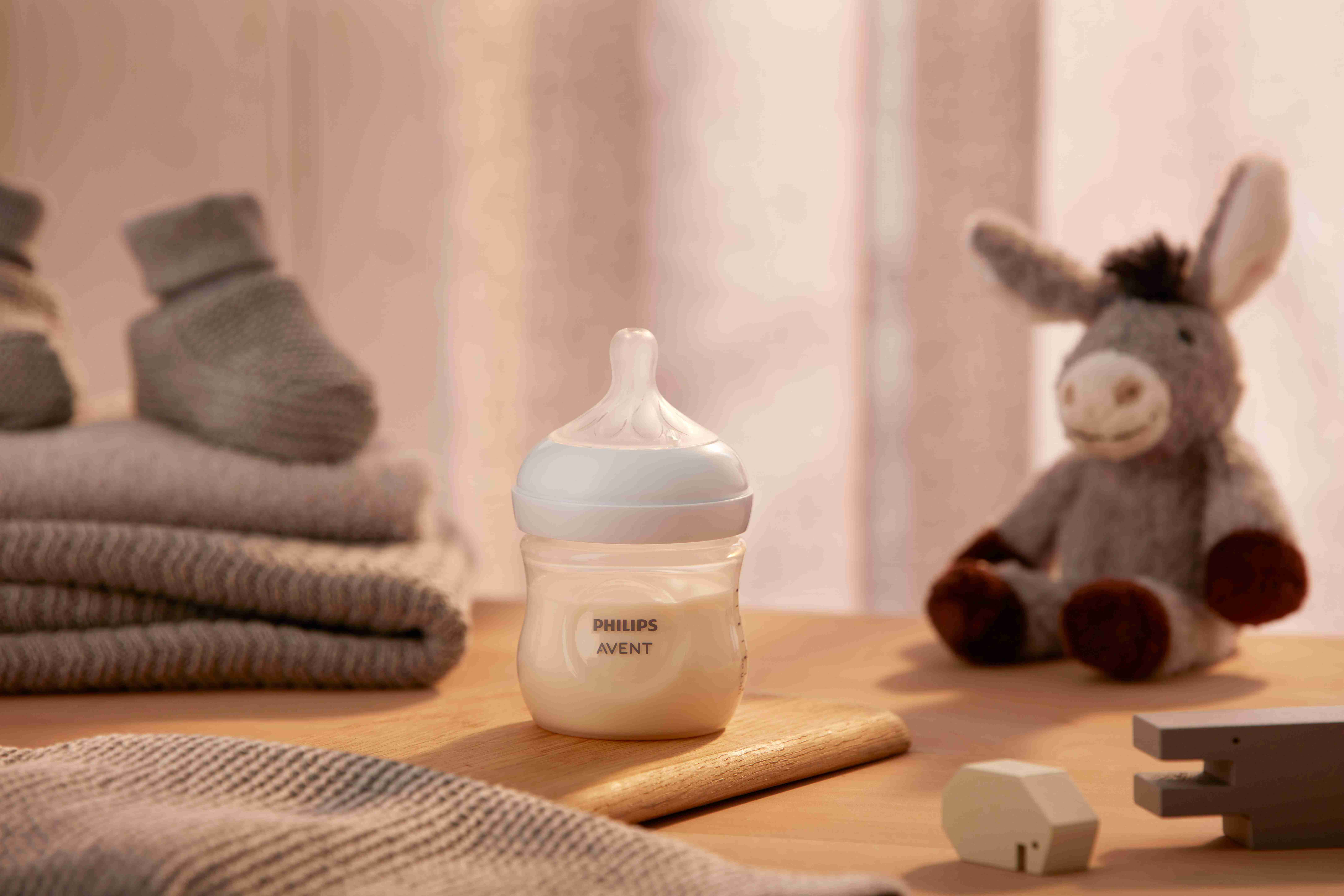 https://cdn.fynd.com/v2/falling-surf-7c8bb8/fyprod/wrkr/products/pictures/item/free/original/avent/SCY900-01/2/iaSk9rbGSo-493771104-03.jpeg