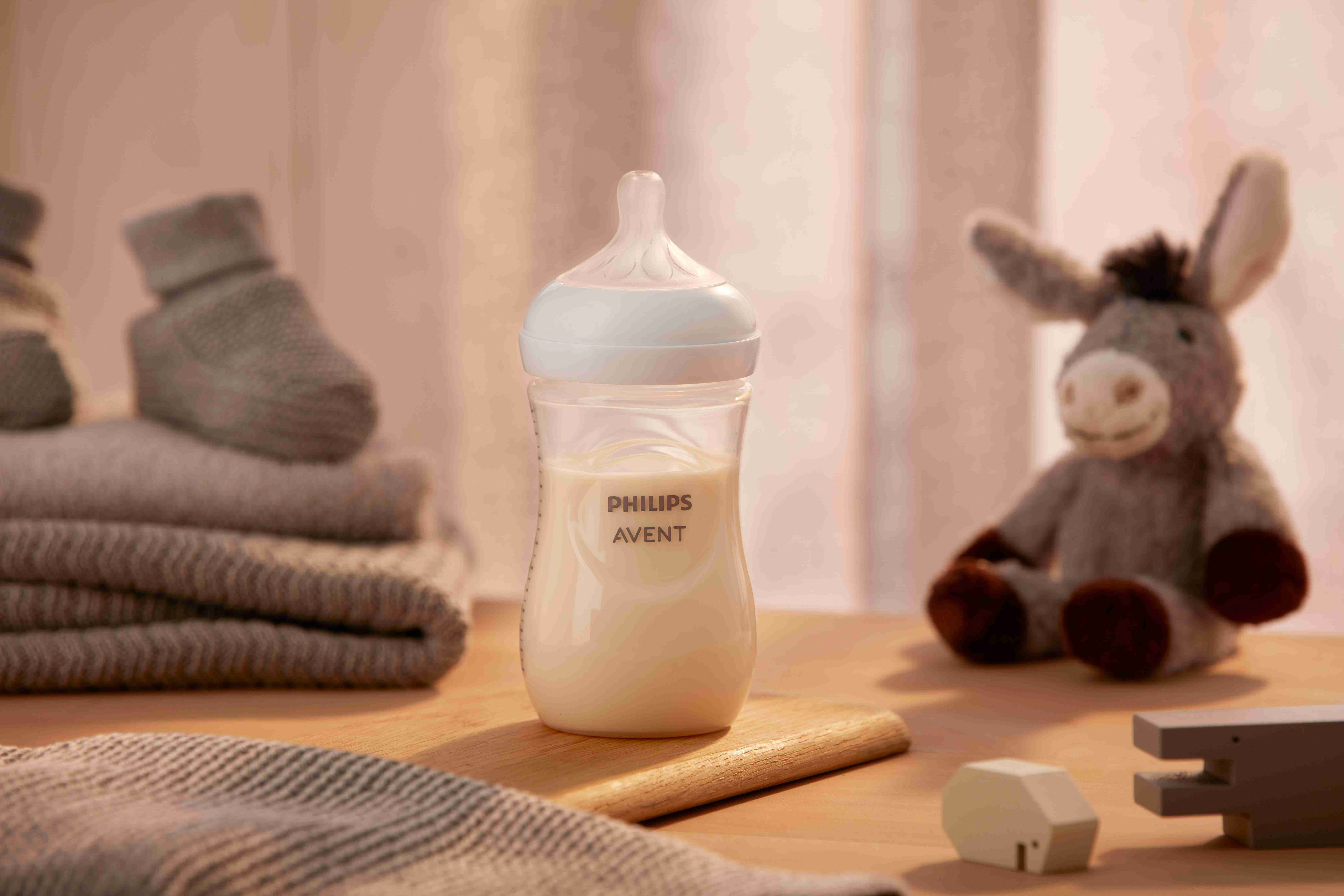 https://cdn.fynd.com/v2/falling-surf-7c8bb8/fyprod/wrkr/products/pictures/item/free/original/avent/SCY903-02/6/irQfg56-J0-493771107-07.jpeg