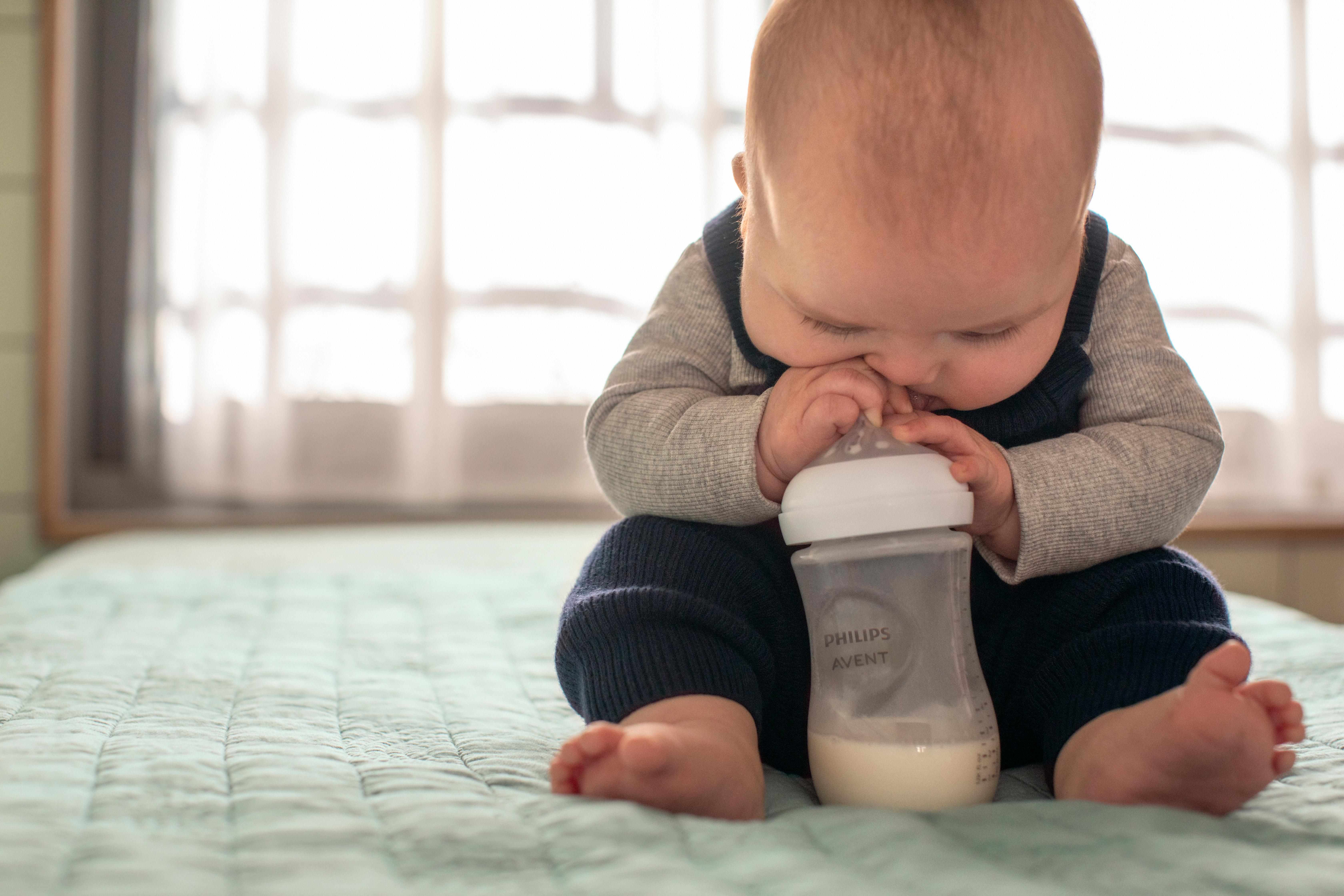 https://cdn.fynd.com/v2/falling-surf-7c8bb8/fyprod/wrkr/products/pictures/item/free/original/avent/SCY903-02/7/sYwScZ75Zi-493771107-08.jpg