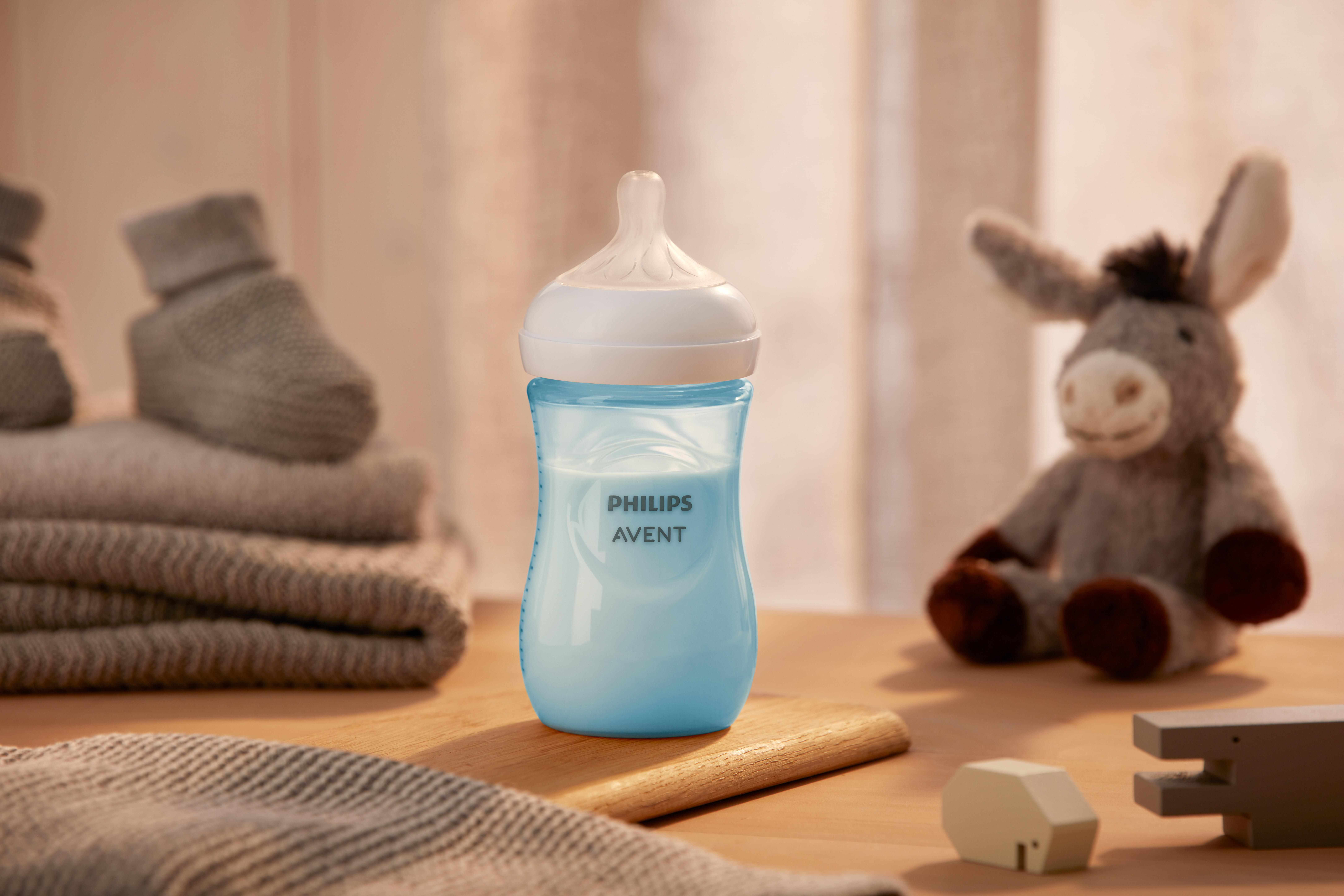 https://cdn.fynd.com/v2/falling-surf-7c8bb8/fyprod/wrkr/products/pictures/item/free/original/avent/SCY903-21/4/Tf3TfKaI47-493771109-05.jpg