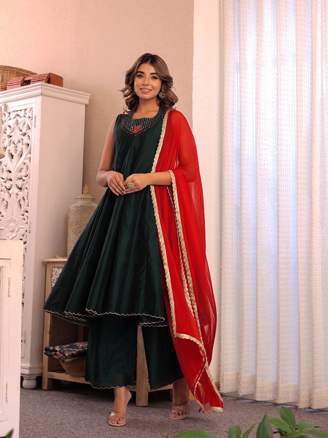 WOMEN BOTTEL GREEN KURTA SET WITH RED DUPATTA