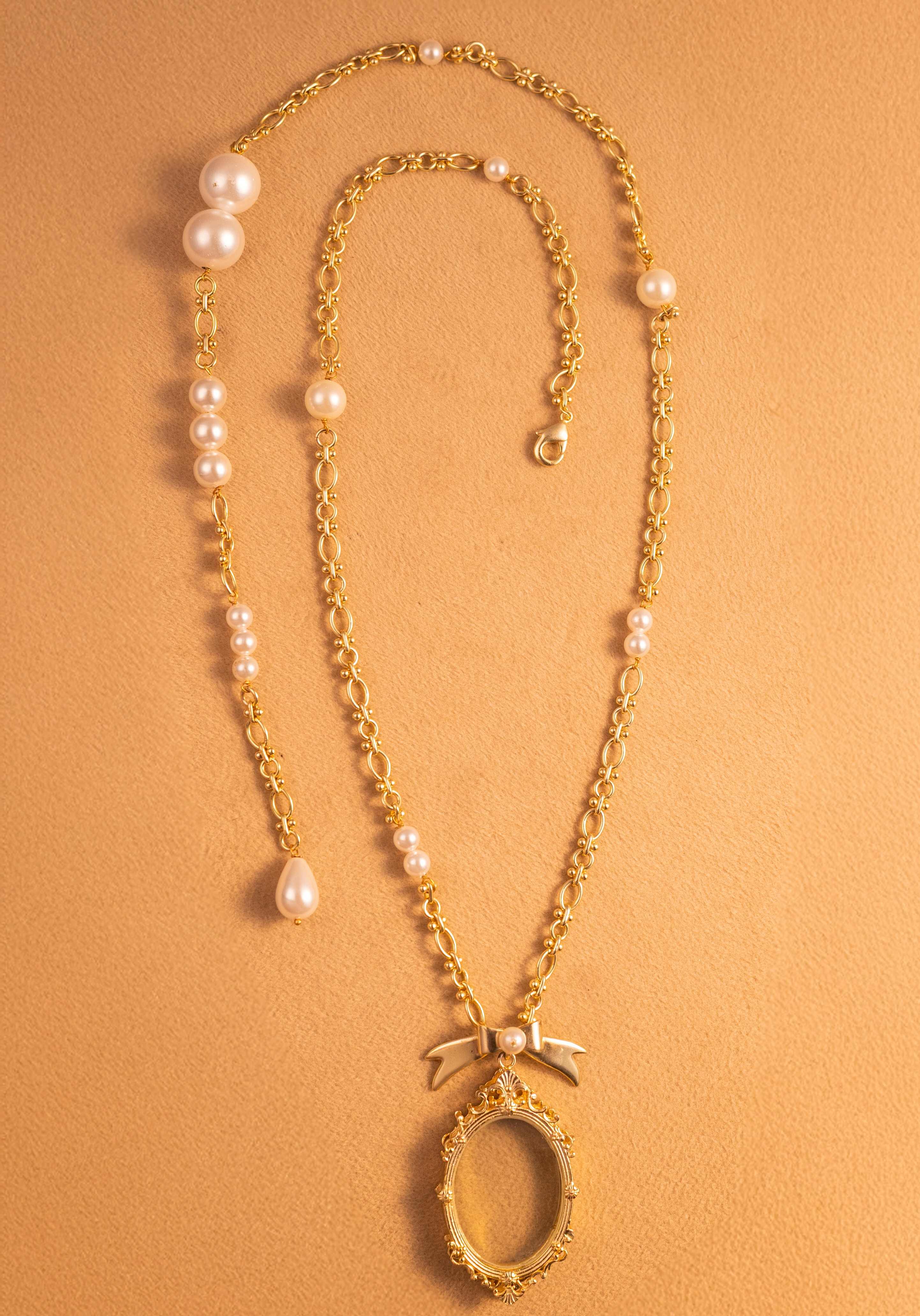 Treasure Memory Crest Pendant Necklace