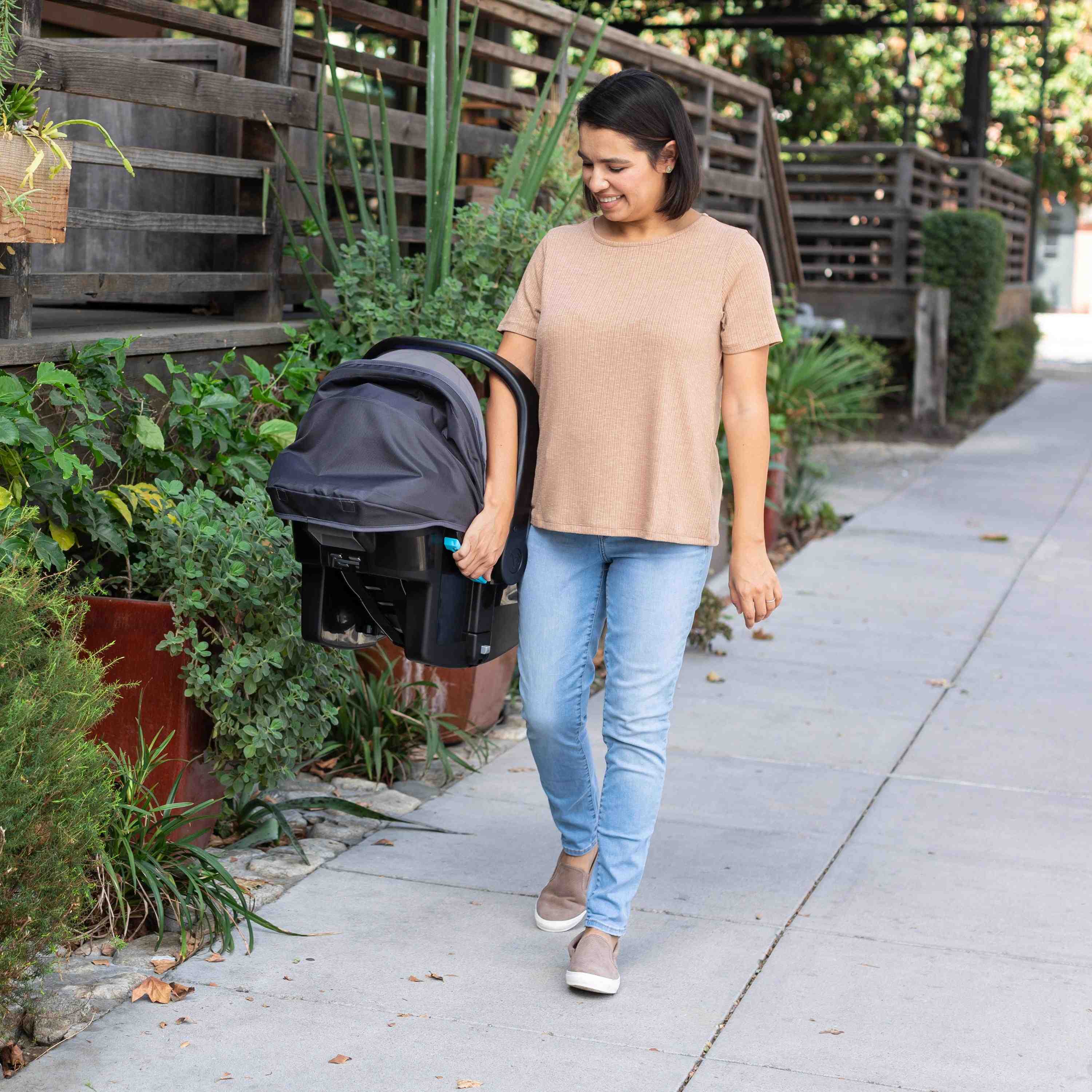 https://cdn.fynd.com/v2/falling-surf-7c8bb8/fyprod/wrkr/products/pictures/item/free/original/baby-trend/CS03F00A/2/l91K1UakjX-493772211-3.jpg